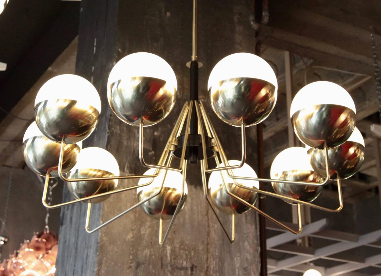 Monumental Sputnik Brass and Glass Chandelier In Excellent Condition For Sale In Berlin, BE