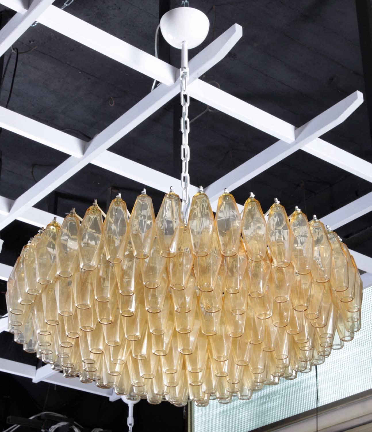 Very huge hand blown amber Murano glass poliedri or polyhedral chandelier. The chandelier has a impressive size and is in very good condition. Eight E14 bulbs.
To be on the safe side, the lamp should be checked locally by a specialist concerning