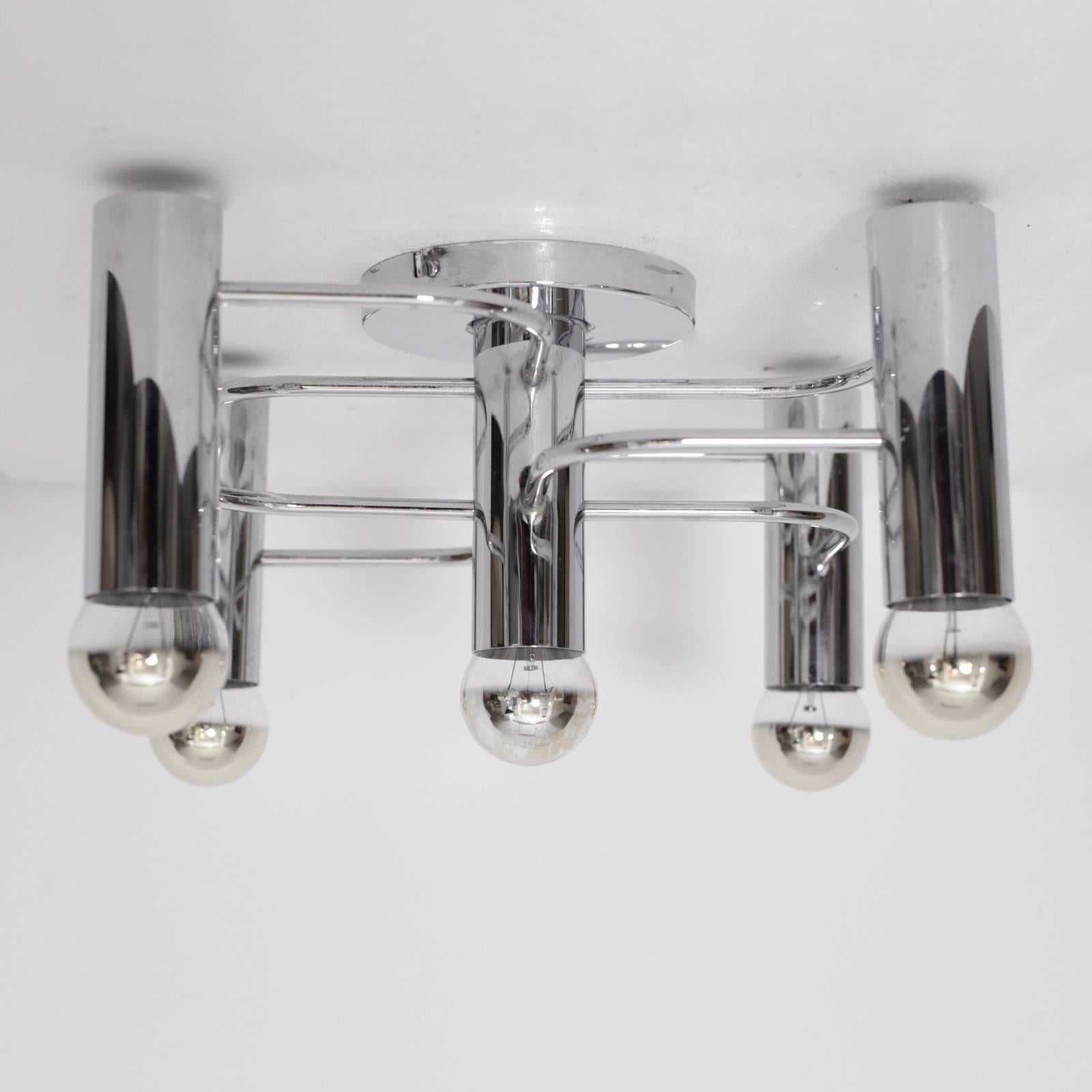 Stunning five-light flush mount, wall or ceiling lamp. They can be used as wall or ceiling lamps and they are in very good condition. 5 x E27
To be on the safe side, the lamp should be checked locally by a specialist concerning local requirements.

