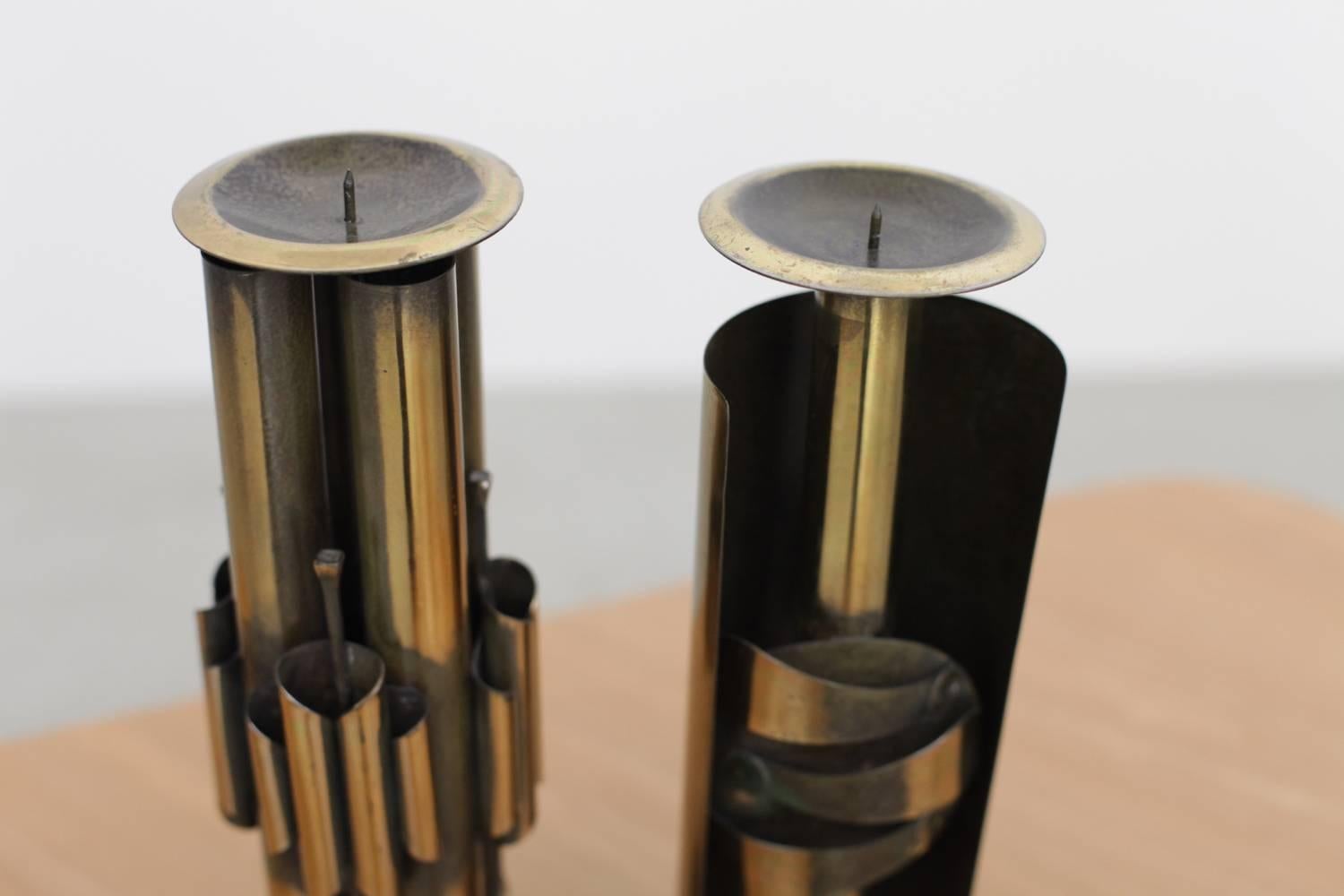 Very brutal pair of candle stands in brass in excellent condition.


