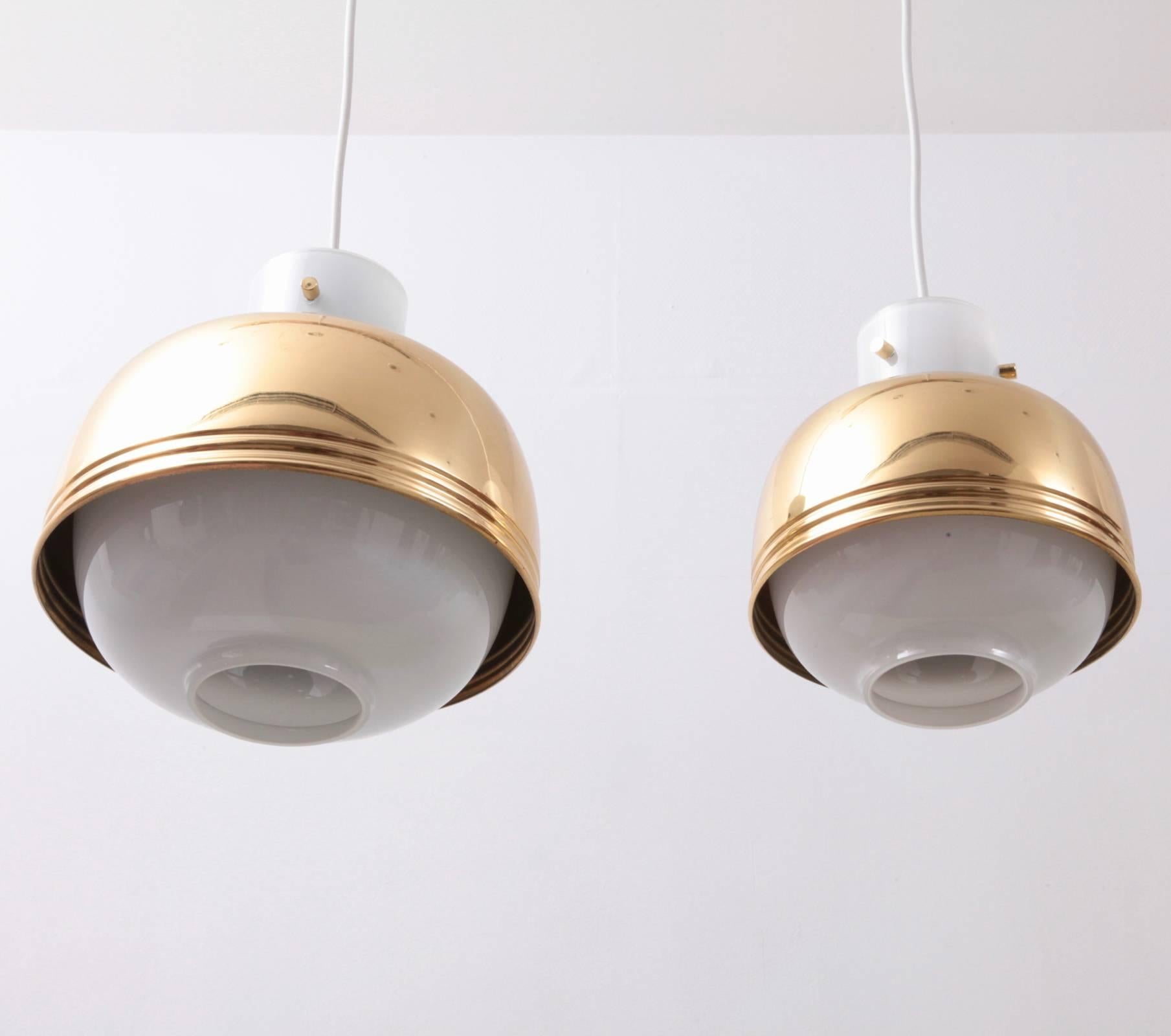 Pair of Brass and Glass Pendant Lamp by Glashütte Limburg In Good Condition In Berlin, BE