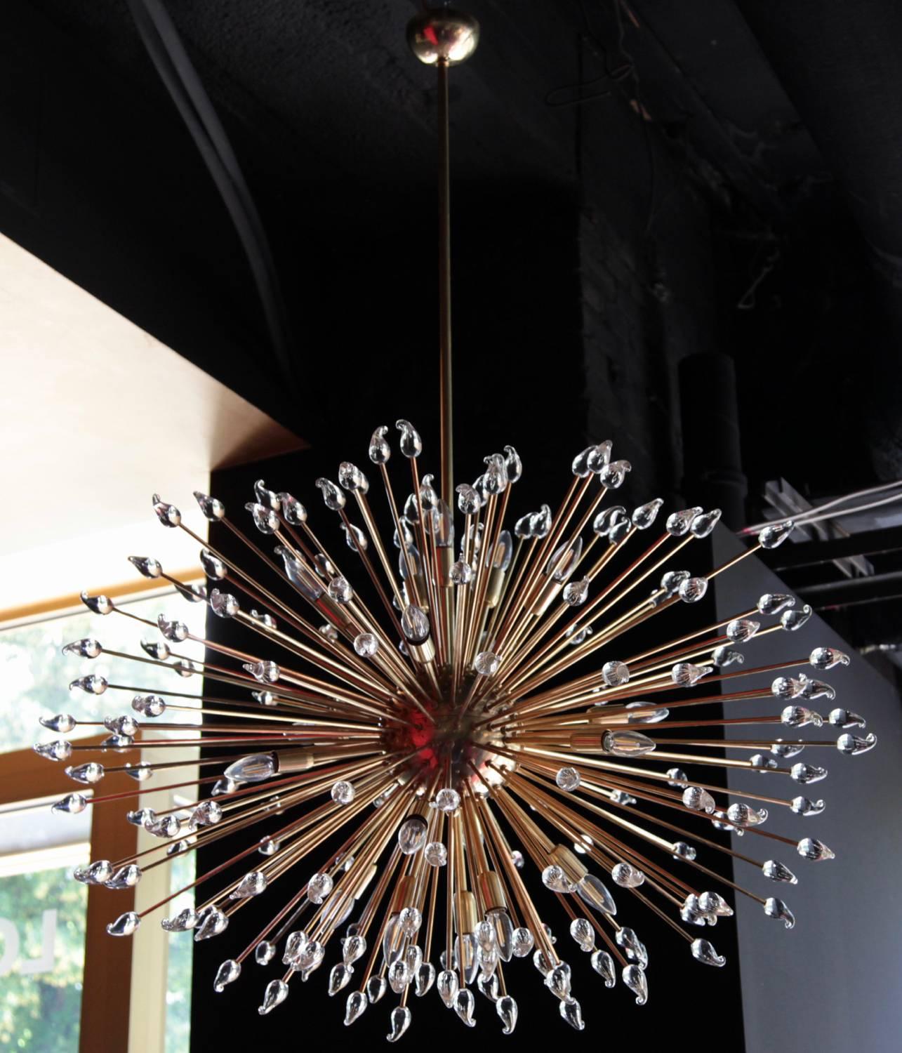 Impressive Brass Sputnik Chandelier with Murano Glass Teardrops In Excellent Condition For Sale In Berlin, BE