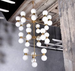 Eccezionale lampadario enorme in ottone e vetro smerigliato