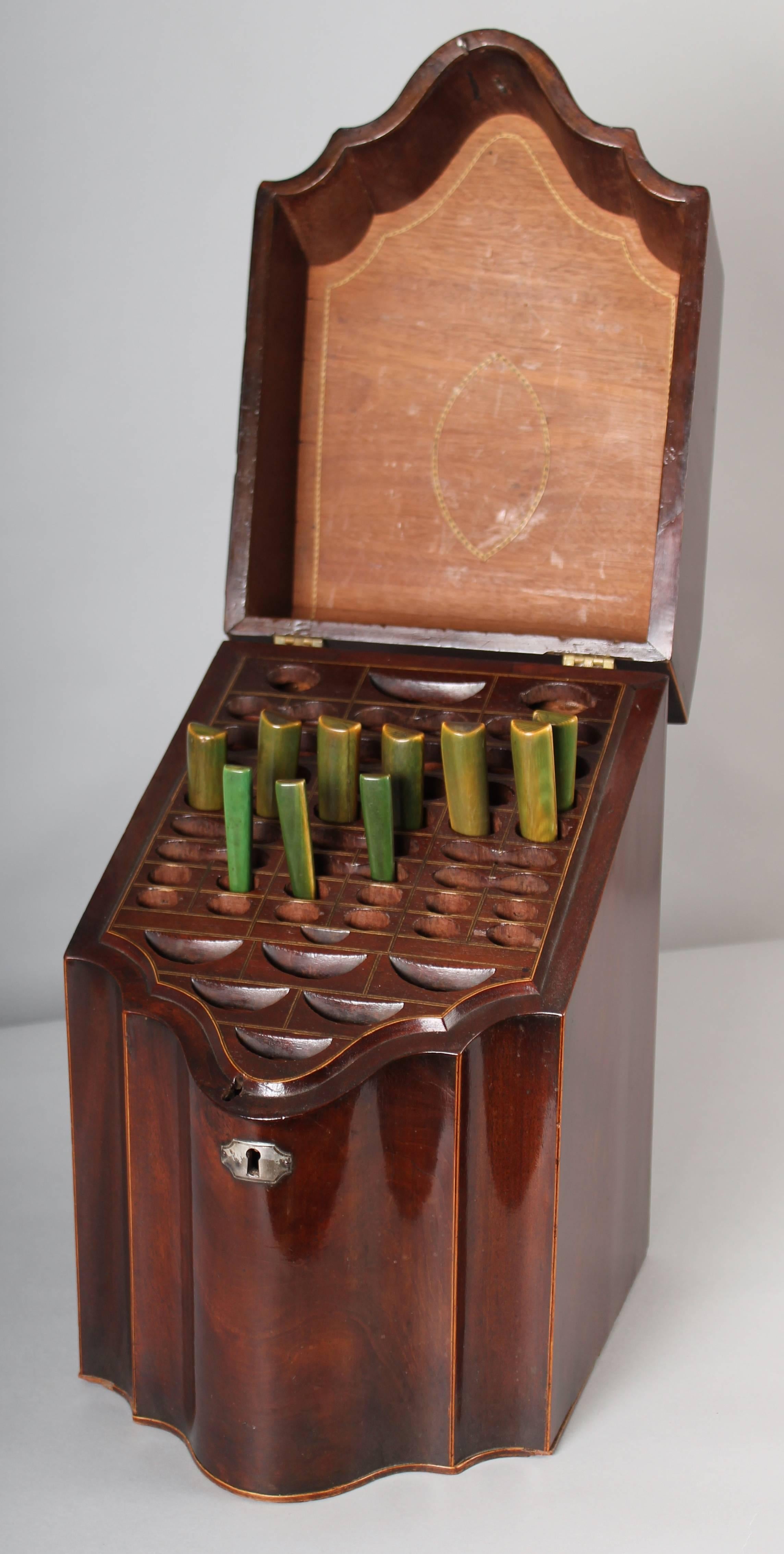 George III Mahogany Cutlery-Box In Good Condition In Cambridge, GB