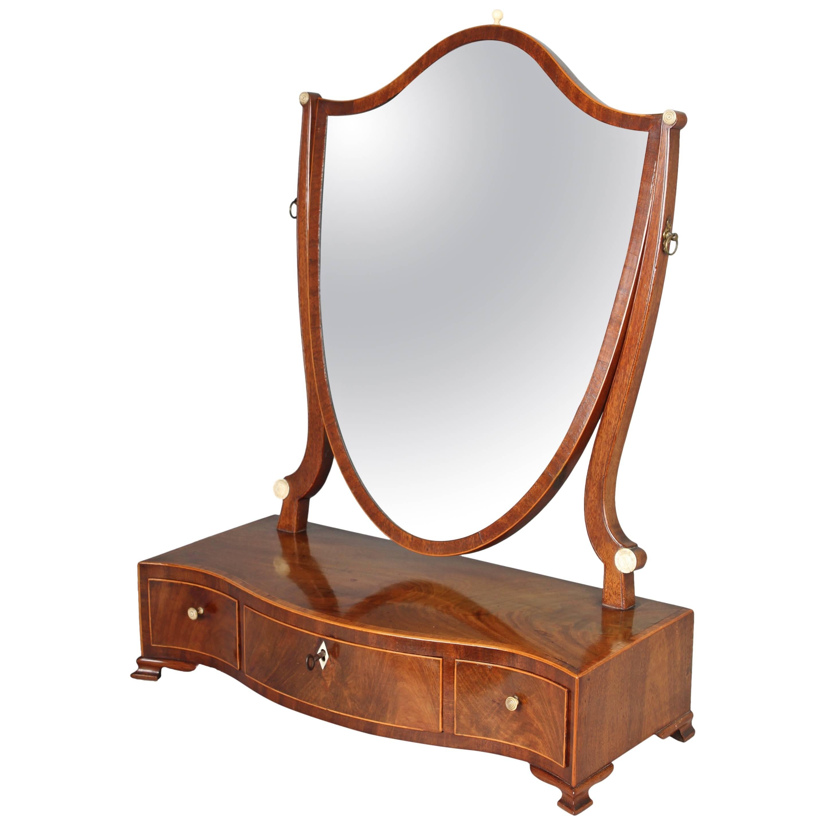 George III Period Mahogany Toilet Mirror of Classic Hepplewhite Style