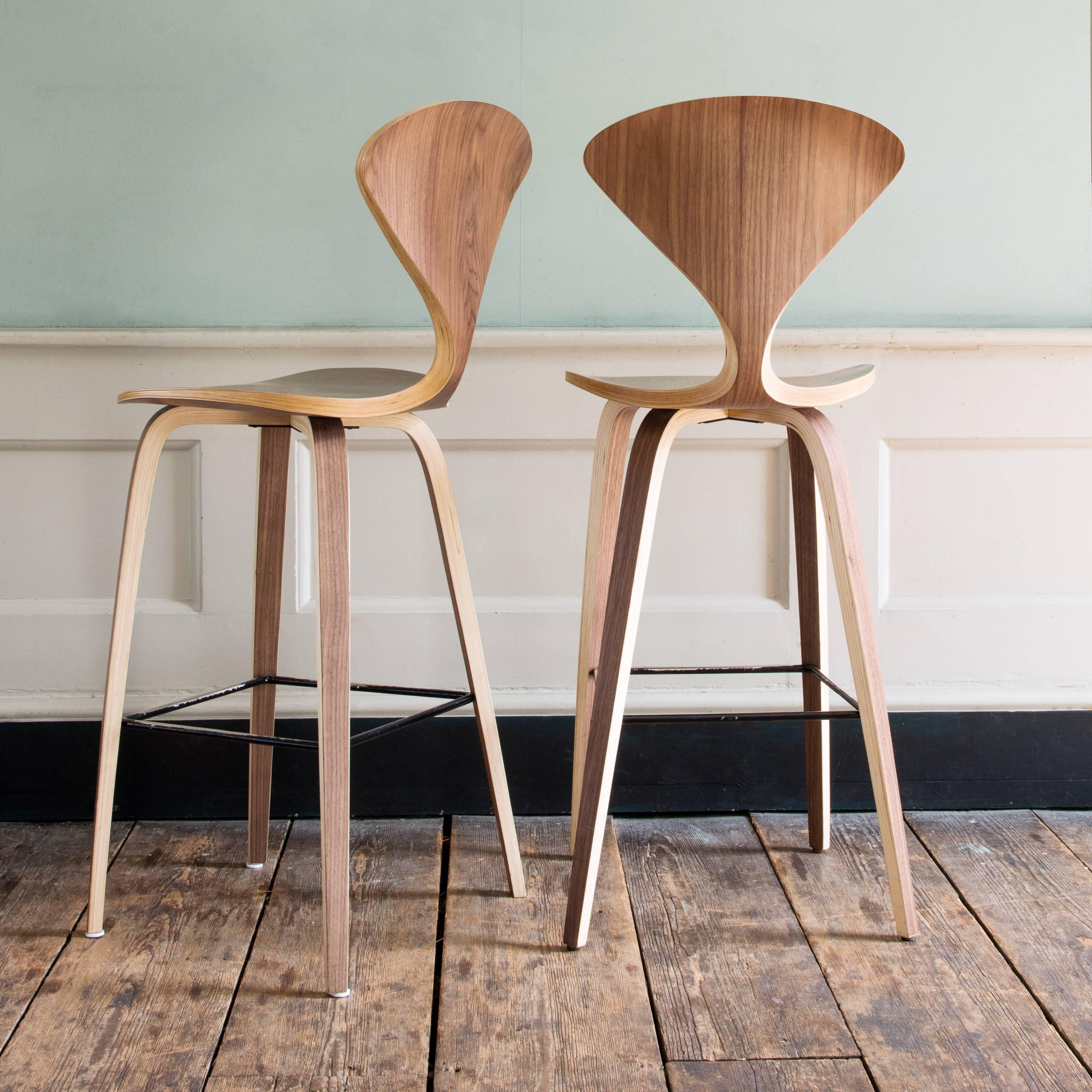 Bentwood barstools, veneered in walnut. 11 available.

Dimensions: 102.5cm (40¼
