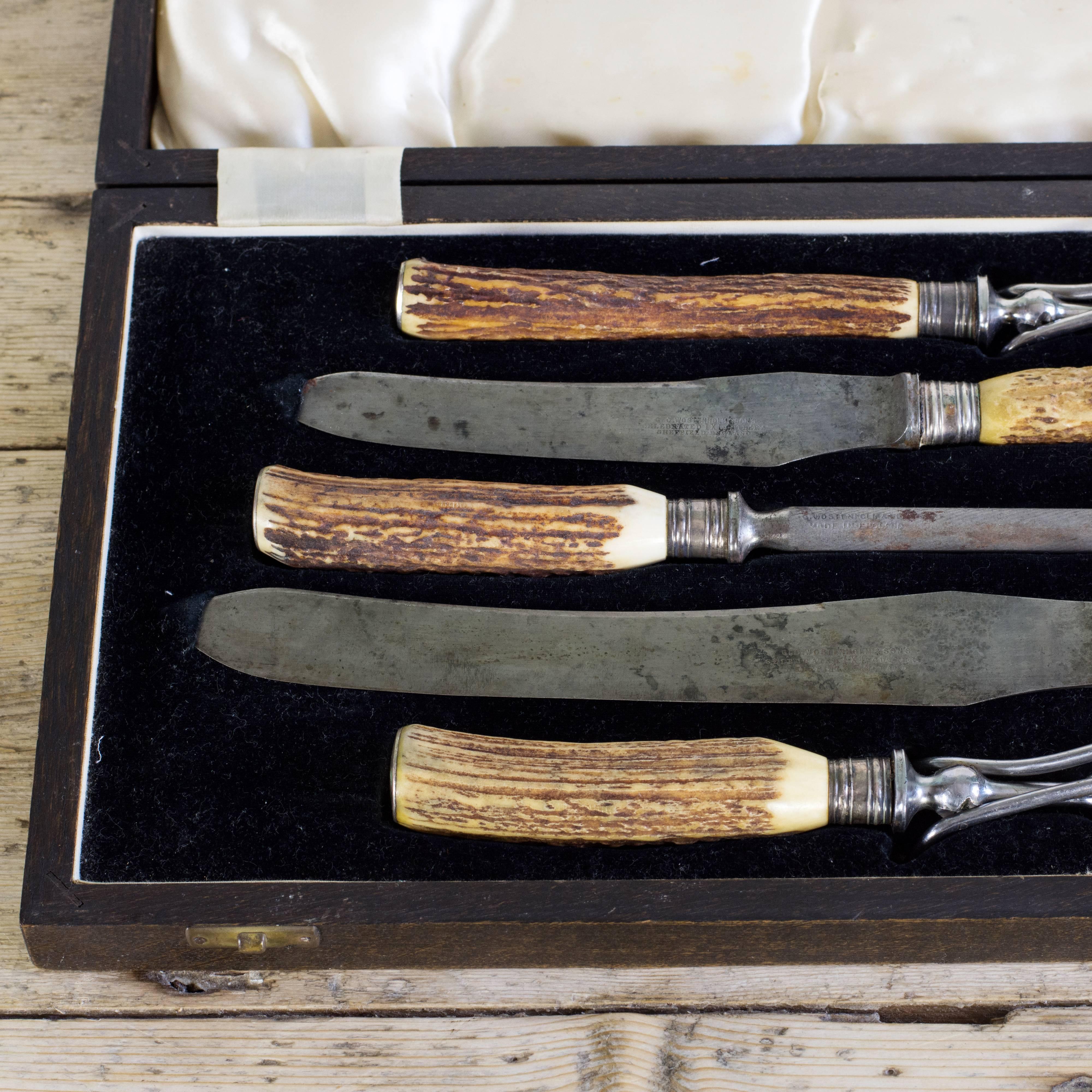 A George VI antler handled carving set by George Wostenholm and Sons, five-piece, in lined oak case.

Dimensions: 5.5cm (2¼