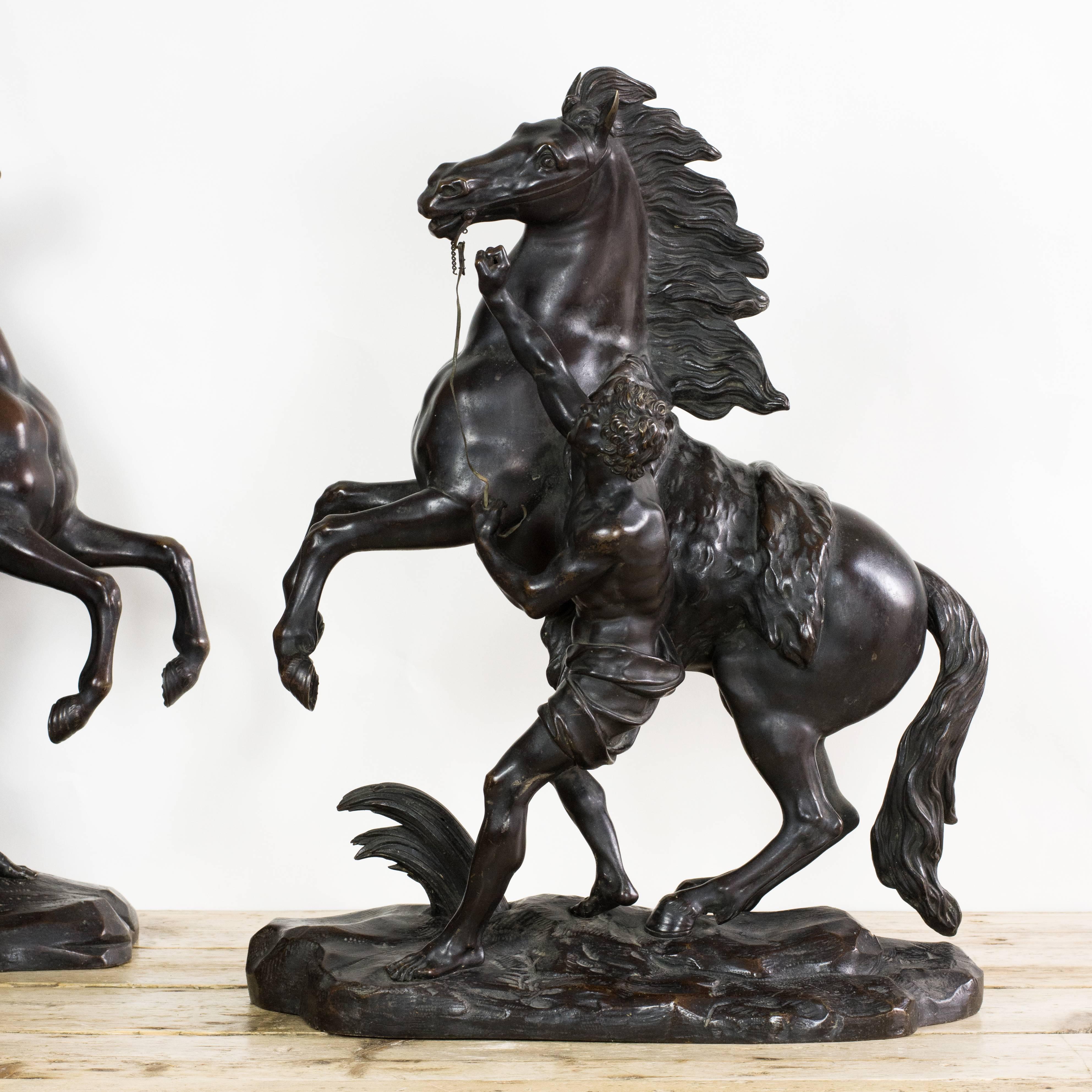 Paire de chevaux de Marly en bronze Excellent état à London, GB