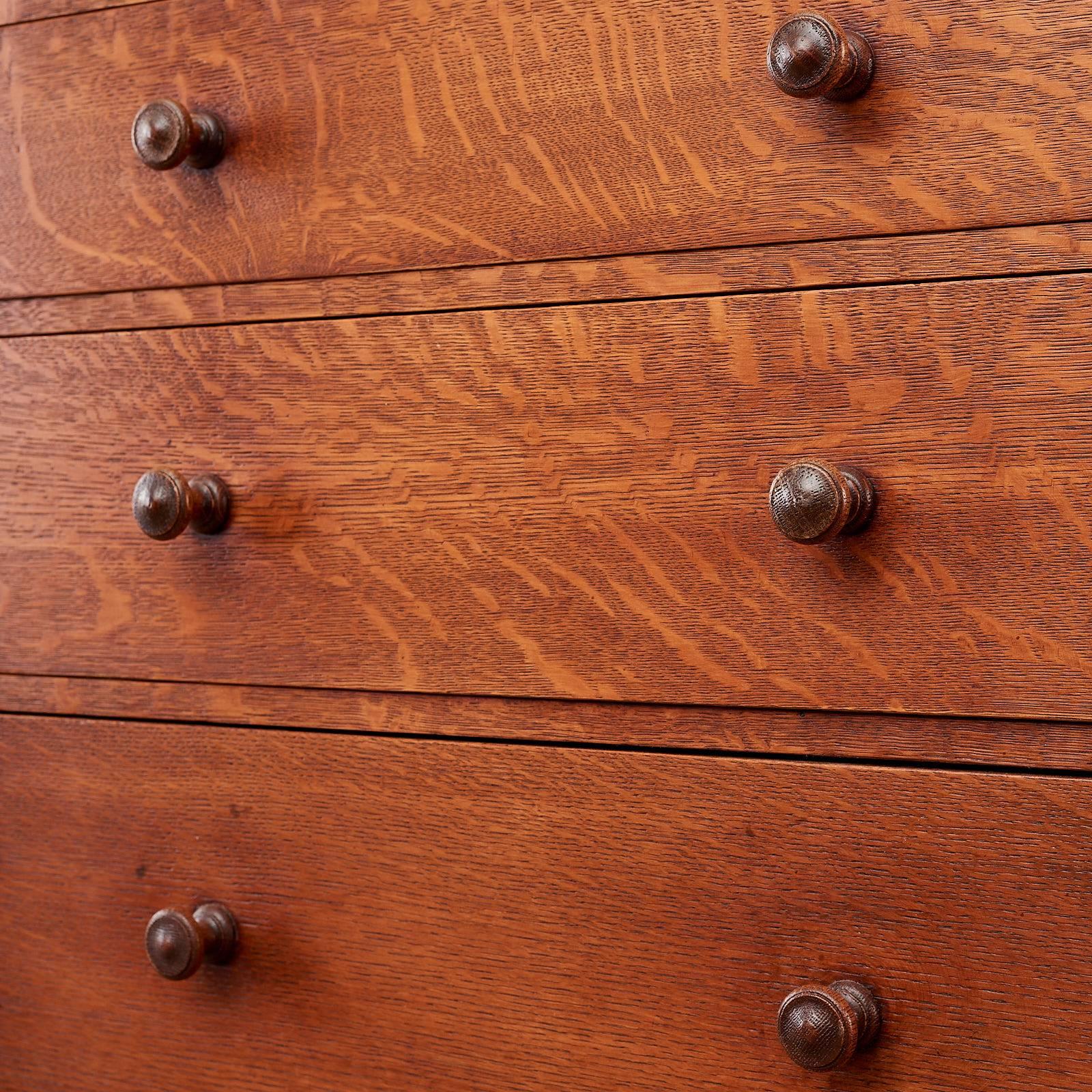 Arts and Crafts Oak Chest of Drawers In Excellent Condition In London, GB