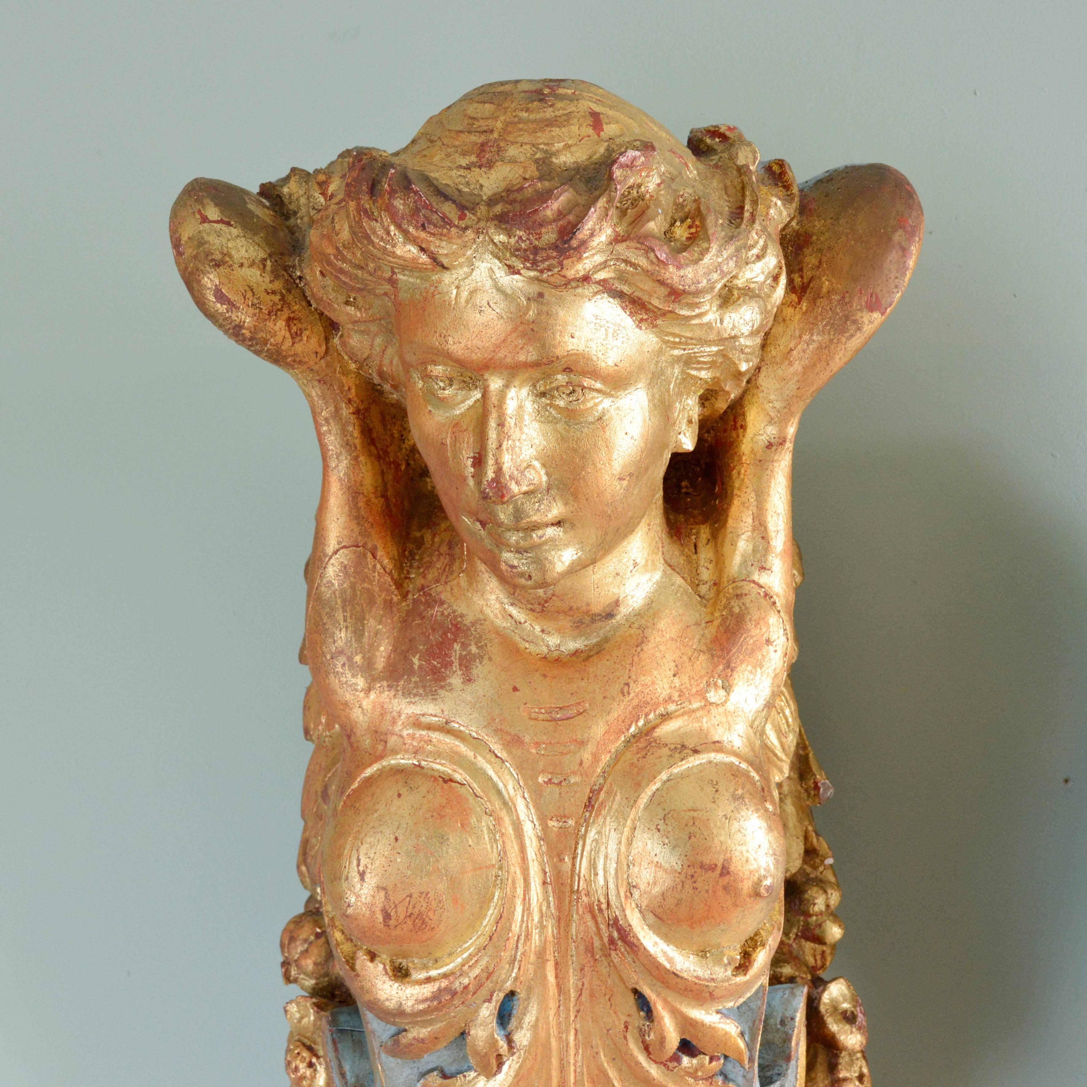 Pair of Parcel-Gilt Corbels In Good Condition In London, GB