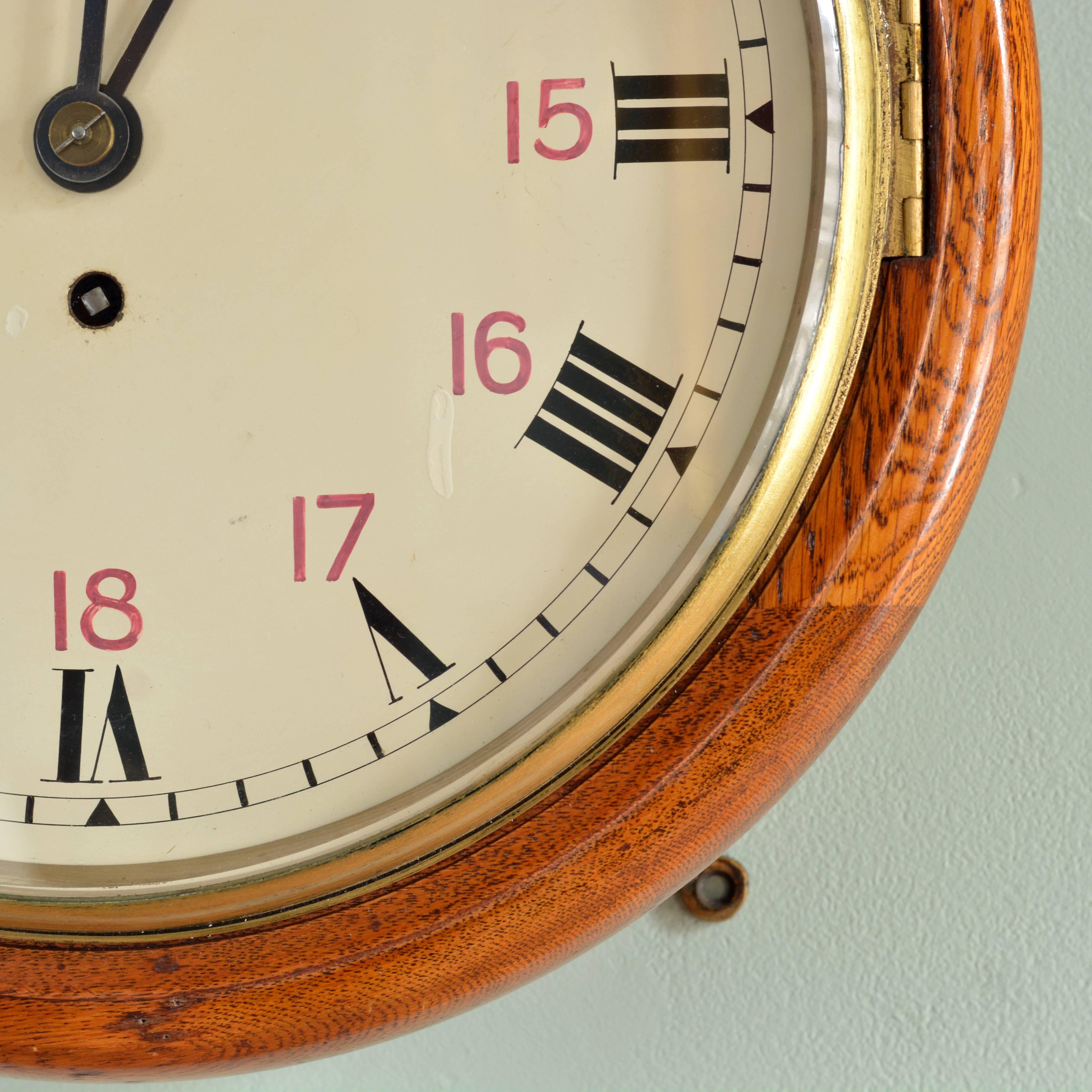 English Oak Dial Clock In Excellent Condition In London, GB