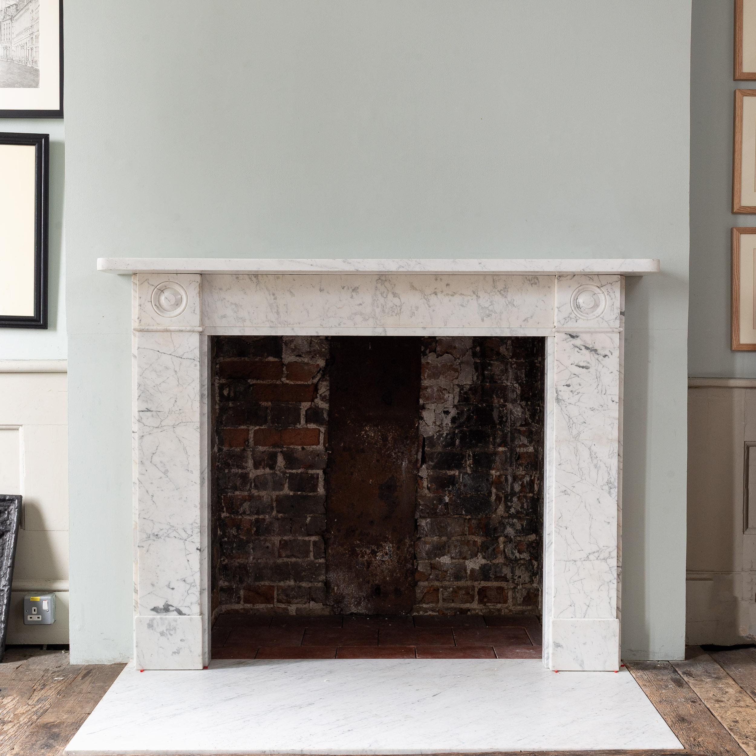 English Nineteenth Century Regency Carrara Marble Bullseye Fireplace For Sale