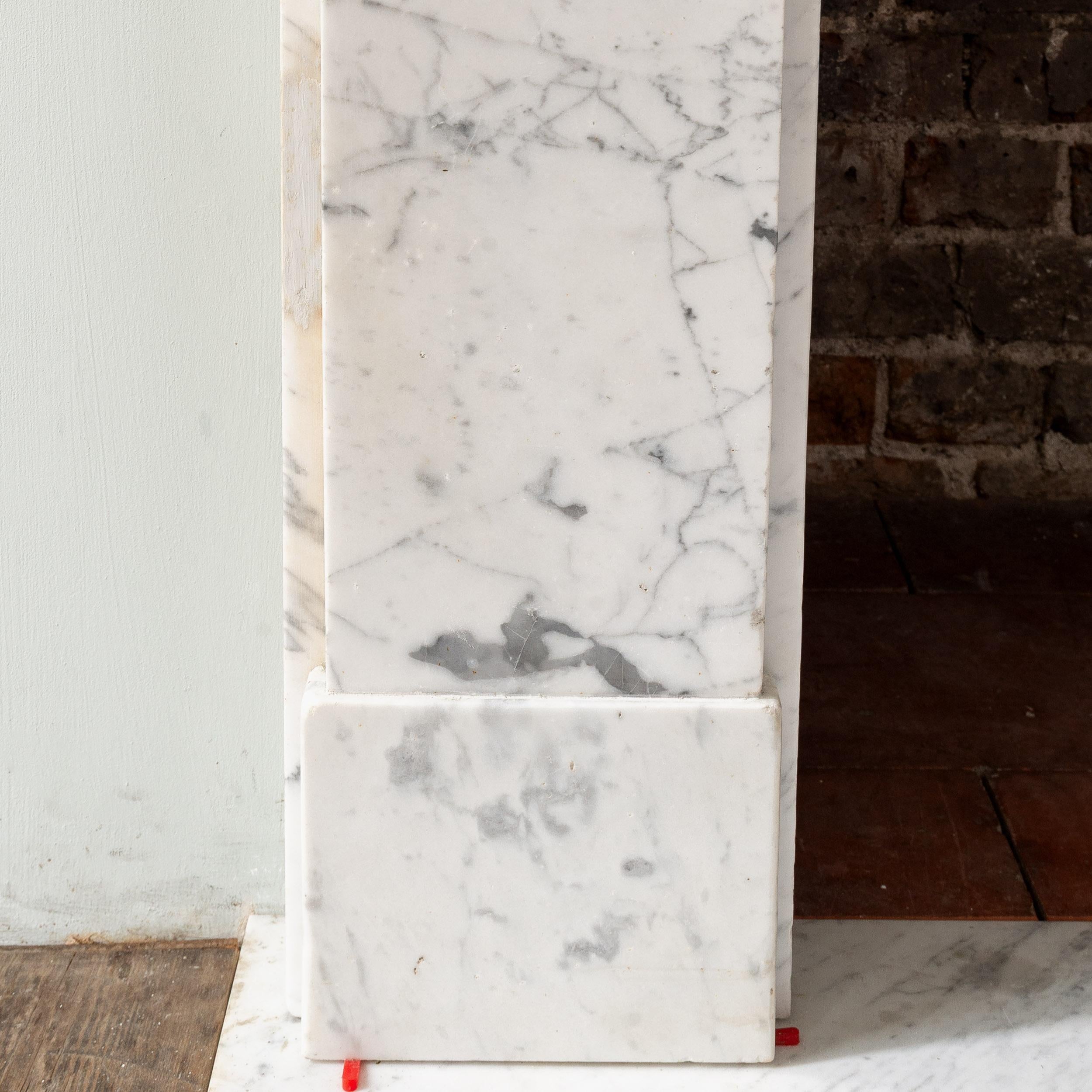 Nineteenth Century Regency Carrara Marble Bullseye Fireplace For Sale 2