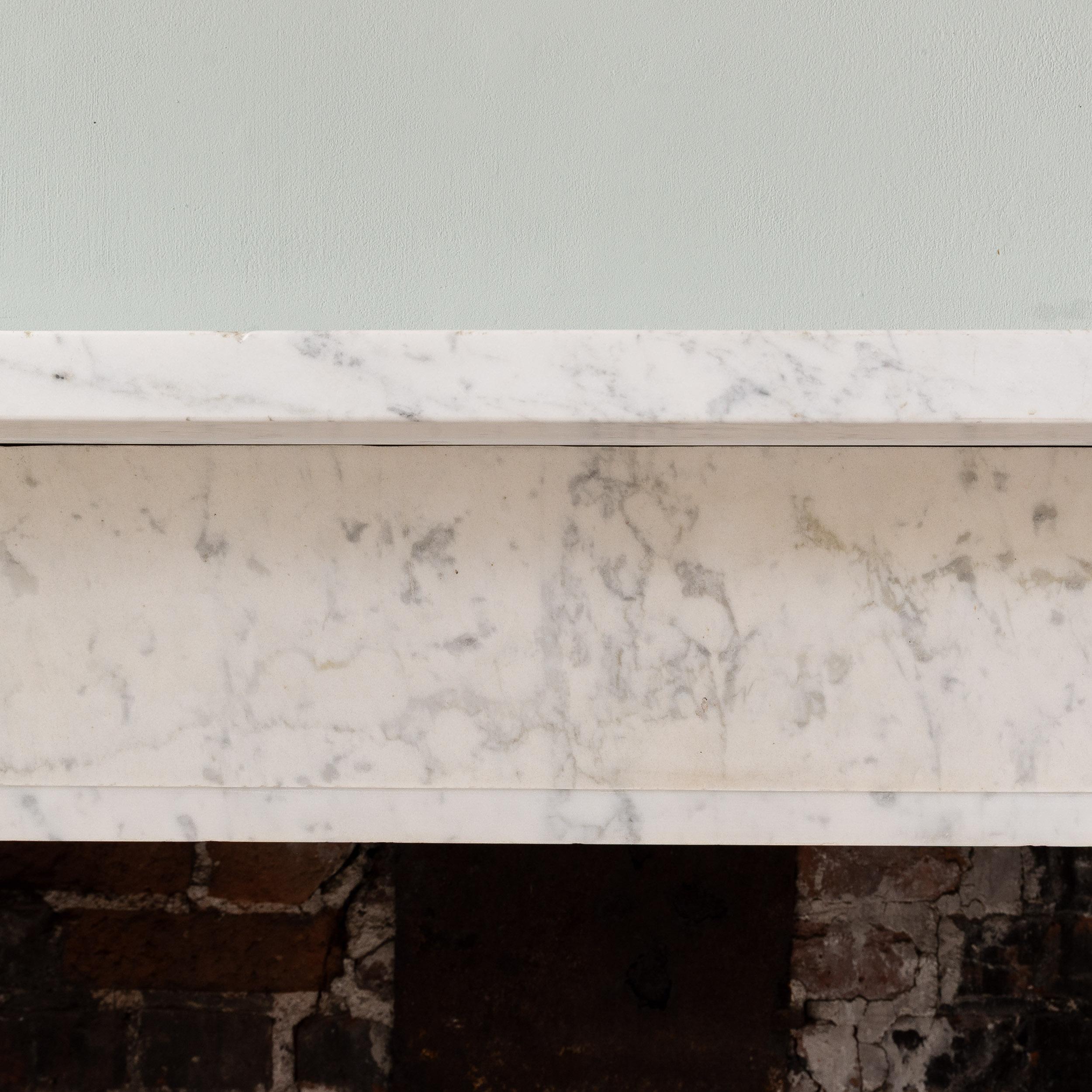 Nineteenth Century Regency Carrara Marble Bullseye Fireplace For Sale 10