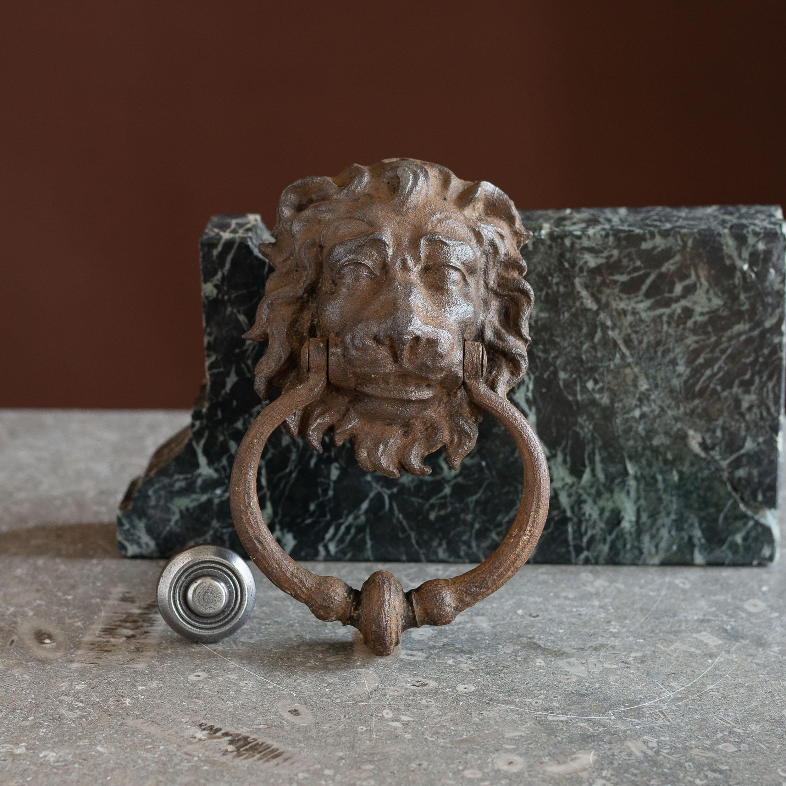 A George III wrought and cast iron lion’s mask door knocker, c.1780-1800, 
with new strike plate.

Such relics are seldom found these days, this example well cast and with a beautifully wrought loop rapper.

In good antique condition and ready for