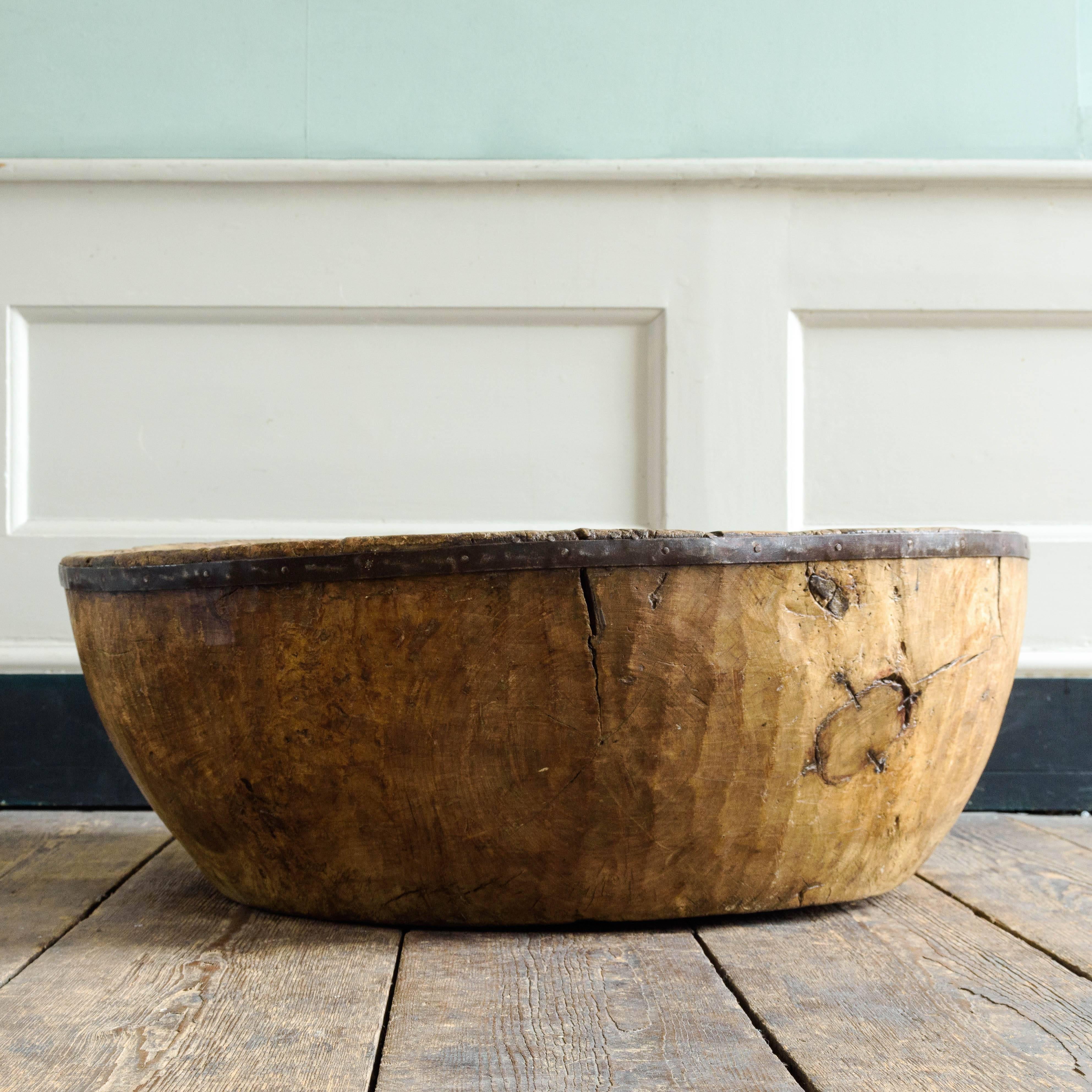 Exceptionally Large Adzed Sycamore Bowl In Excellent Condition In London, GB
