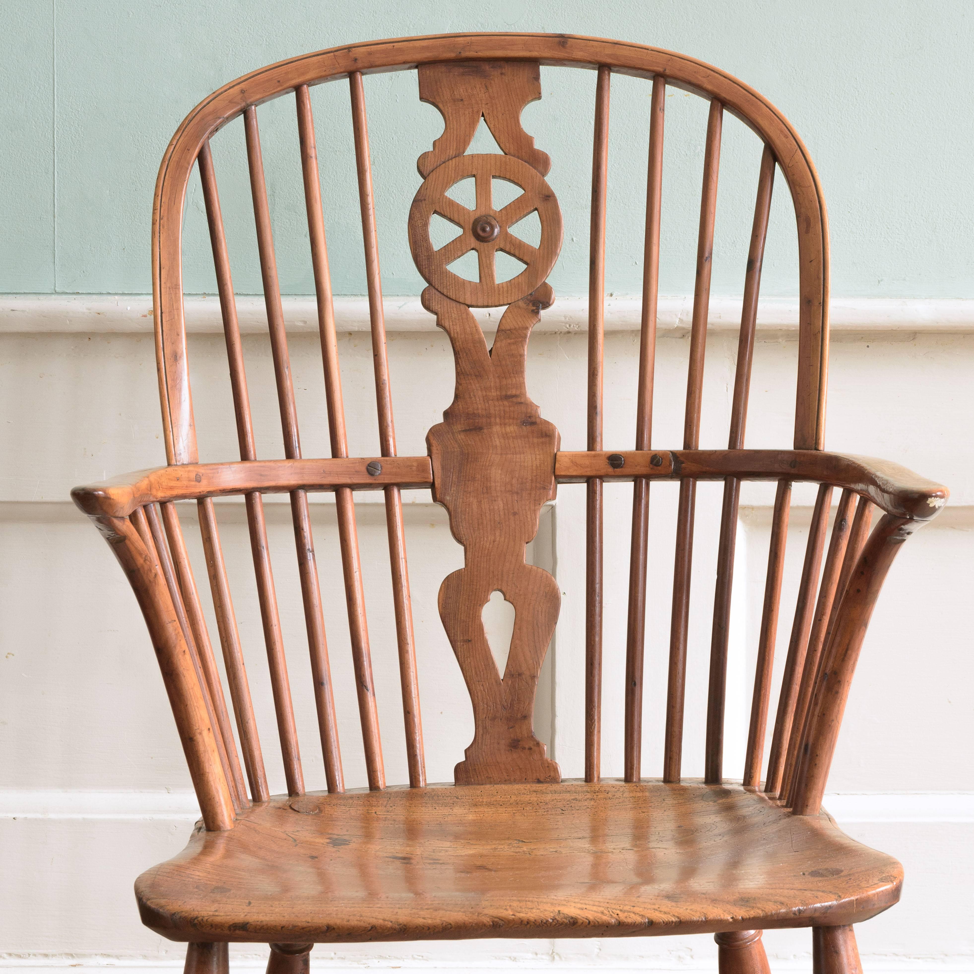 Pair of 19th Century Windsor Chairs In Good Condition In London, GB