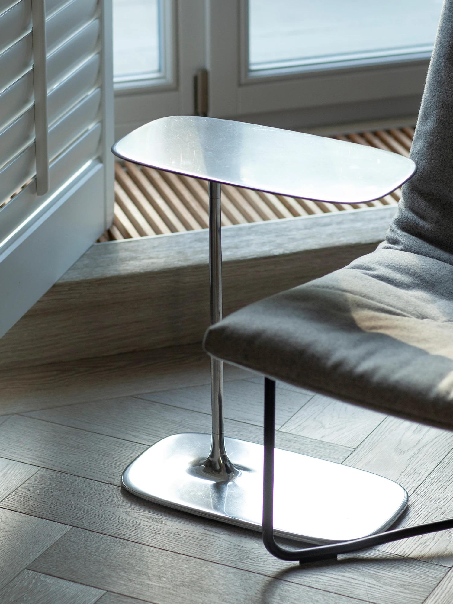 Modern UNISM - Low Side Table - polished Aluminium For Sale