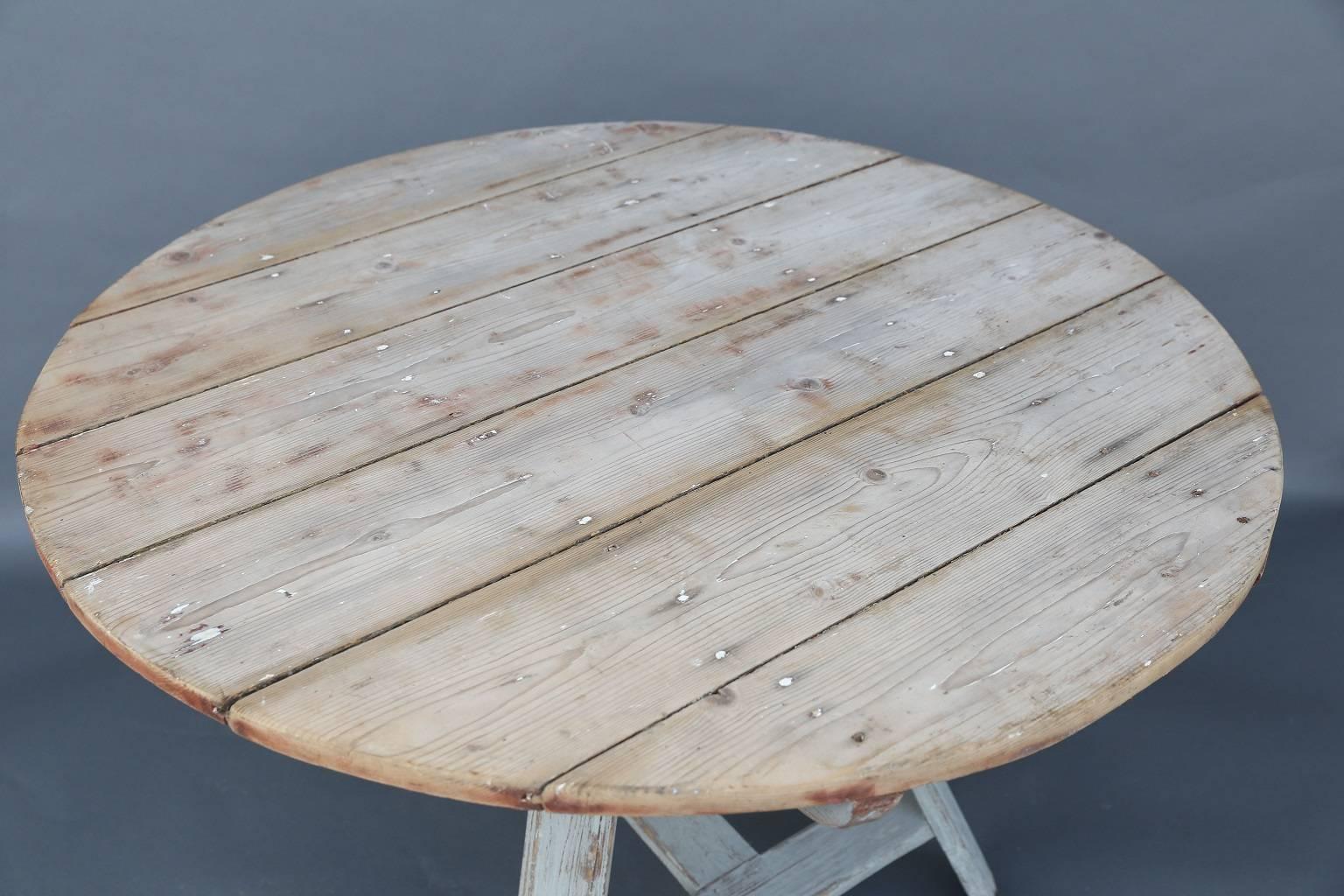 Wood Dutch Tilt-Top Table