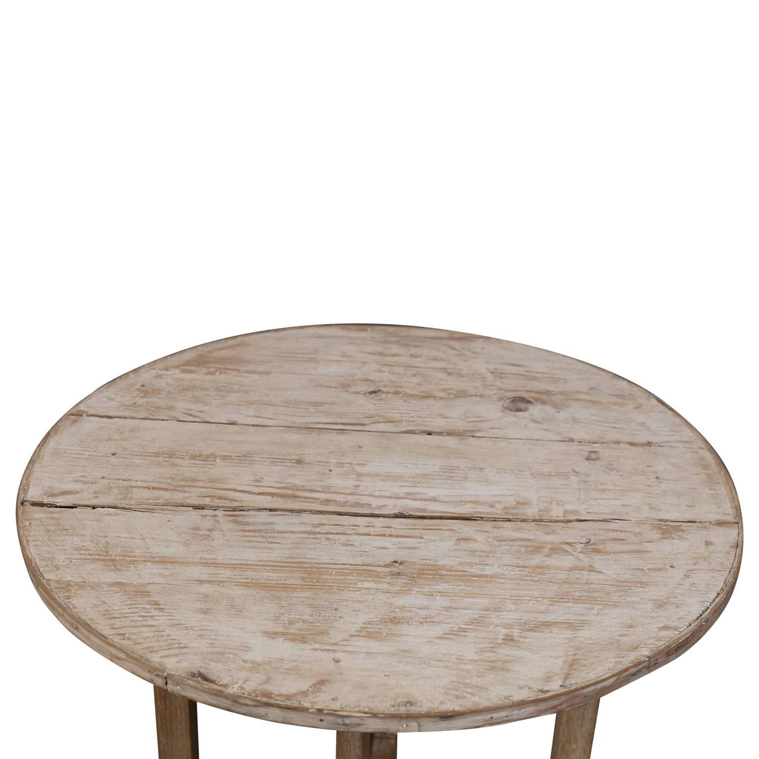 French tilt-top wine tasting table, circa 1850-1870, with a carved oak base and pine top (top is surrounded by a bentwood edge) with remnants of white wash paint that mellowed over years into a cream color. This table's size makes it perfect for a