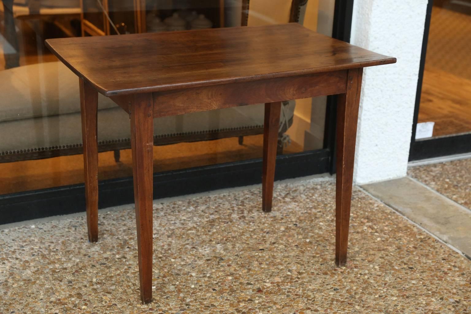 18th Century Italian Provincial Cherry Table In Excellent Condition In Houston, TX