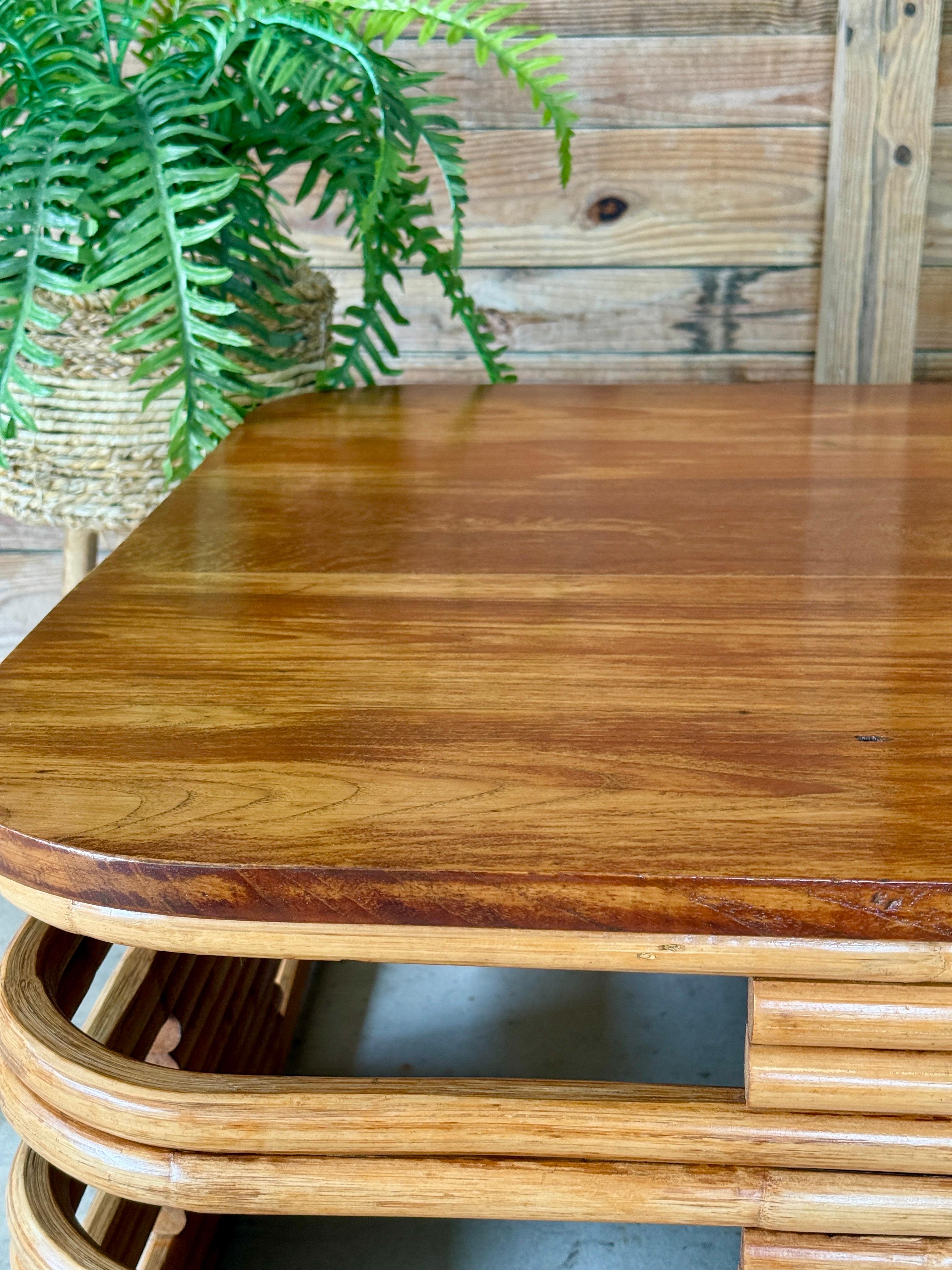 Table basse en rotin et acajou restaurée du milieu du 20e siècle, Organic Modern en vente 2