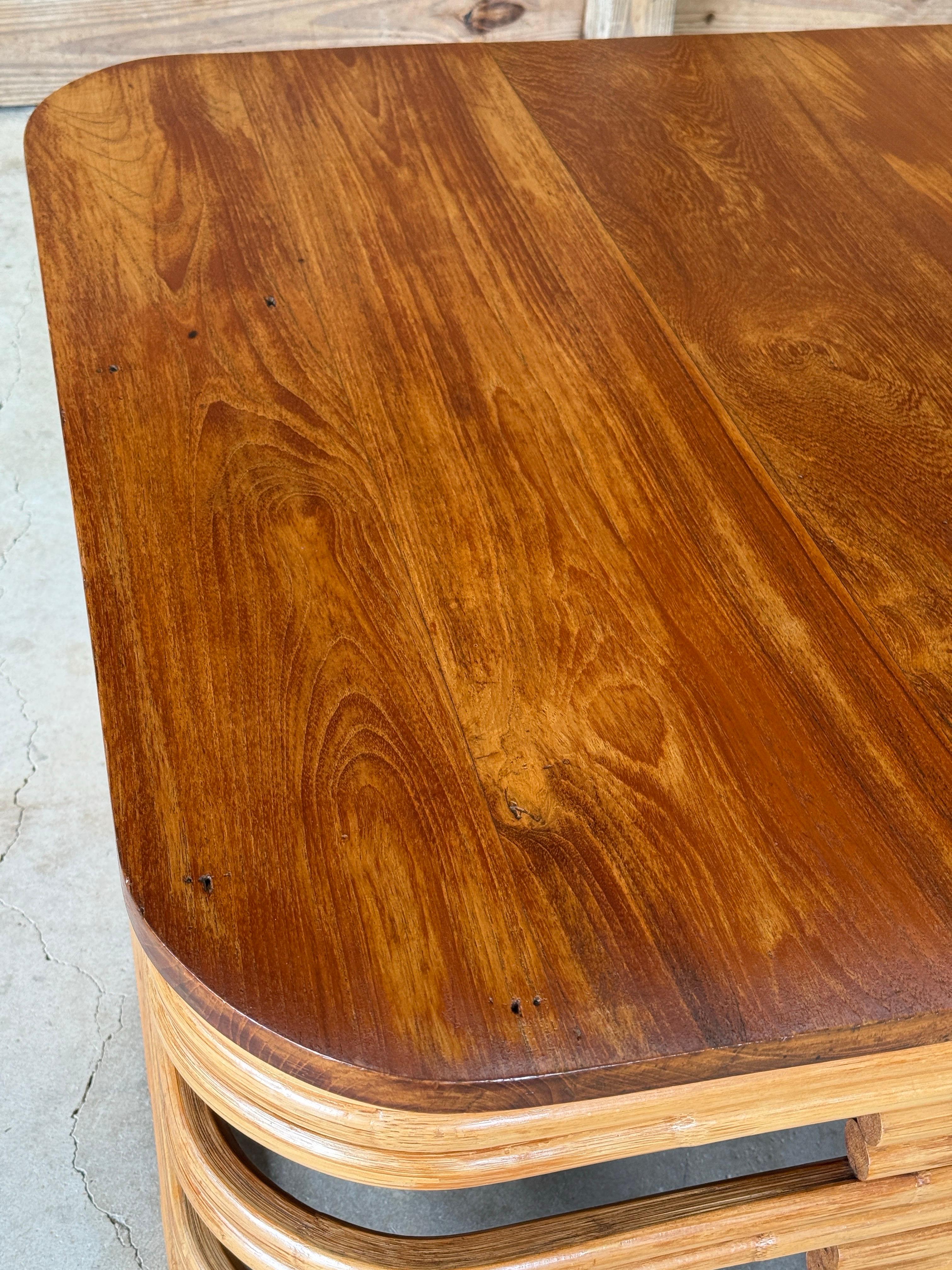 Table basse en rotin et acajou restaurée du milieu du 20e siècle, Organic Modern en vente 6