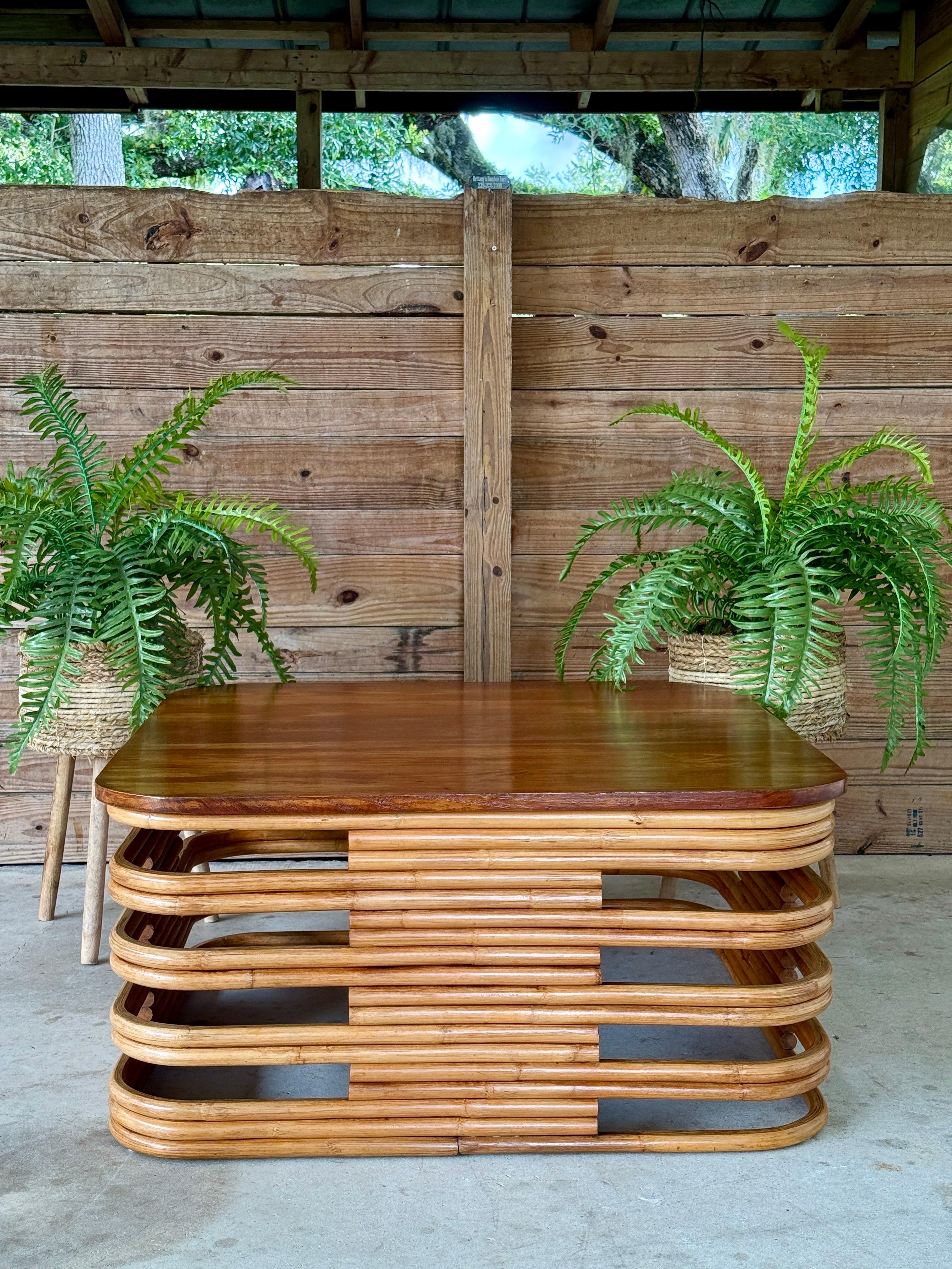 Table basse en rotin et acajou restaurée du milieu du 20e siècle, Organic Modern en vente 9