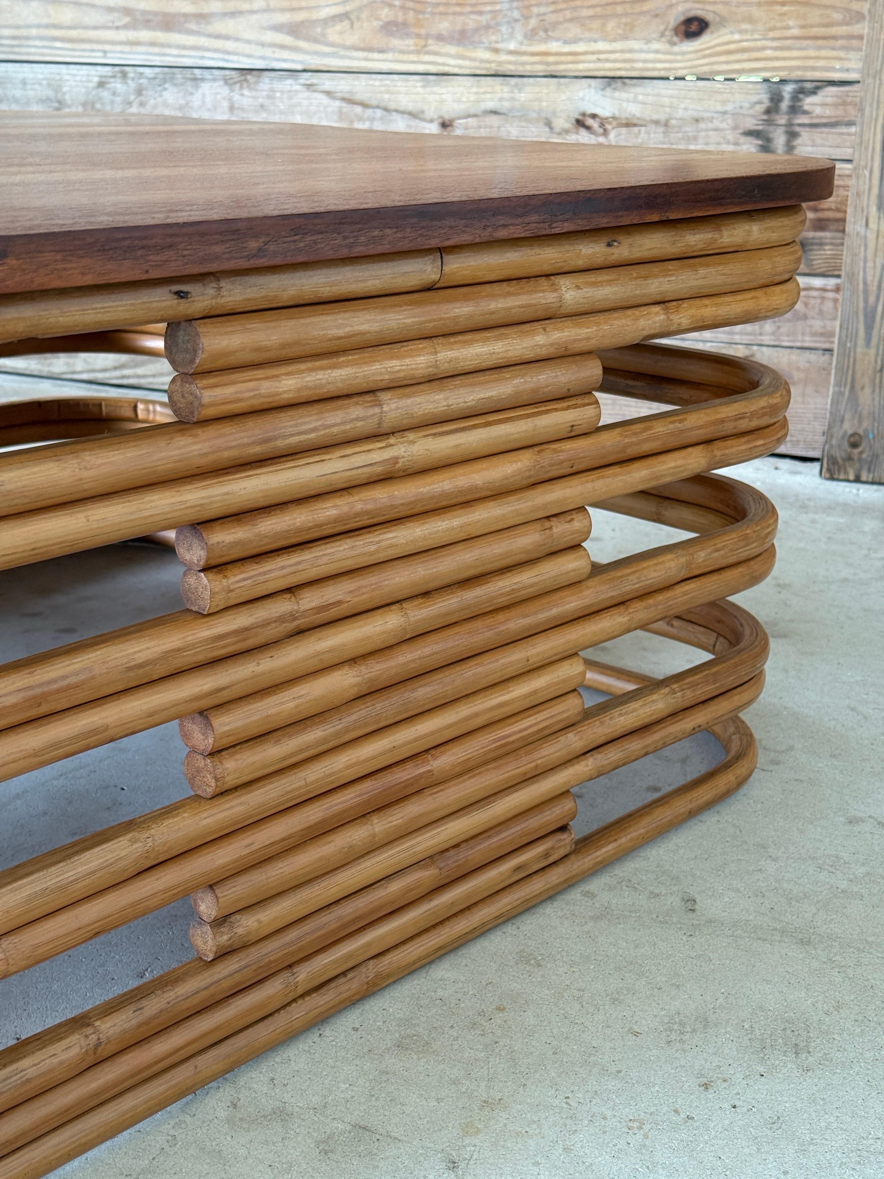 Table basse en rotin et acajou restaurée du milieu du 20e siècle, Organic Modern en vente 10