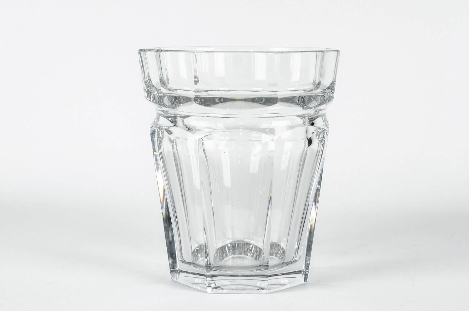 Mid-20th century modern Art Deco style Baccarat crystal ice bucket or champagne cooler. The cooler measure 9