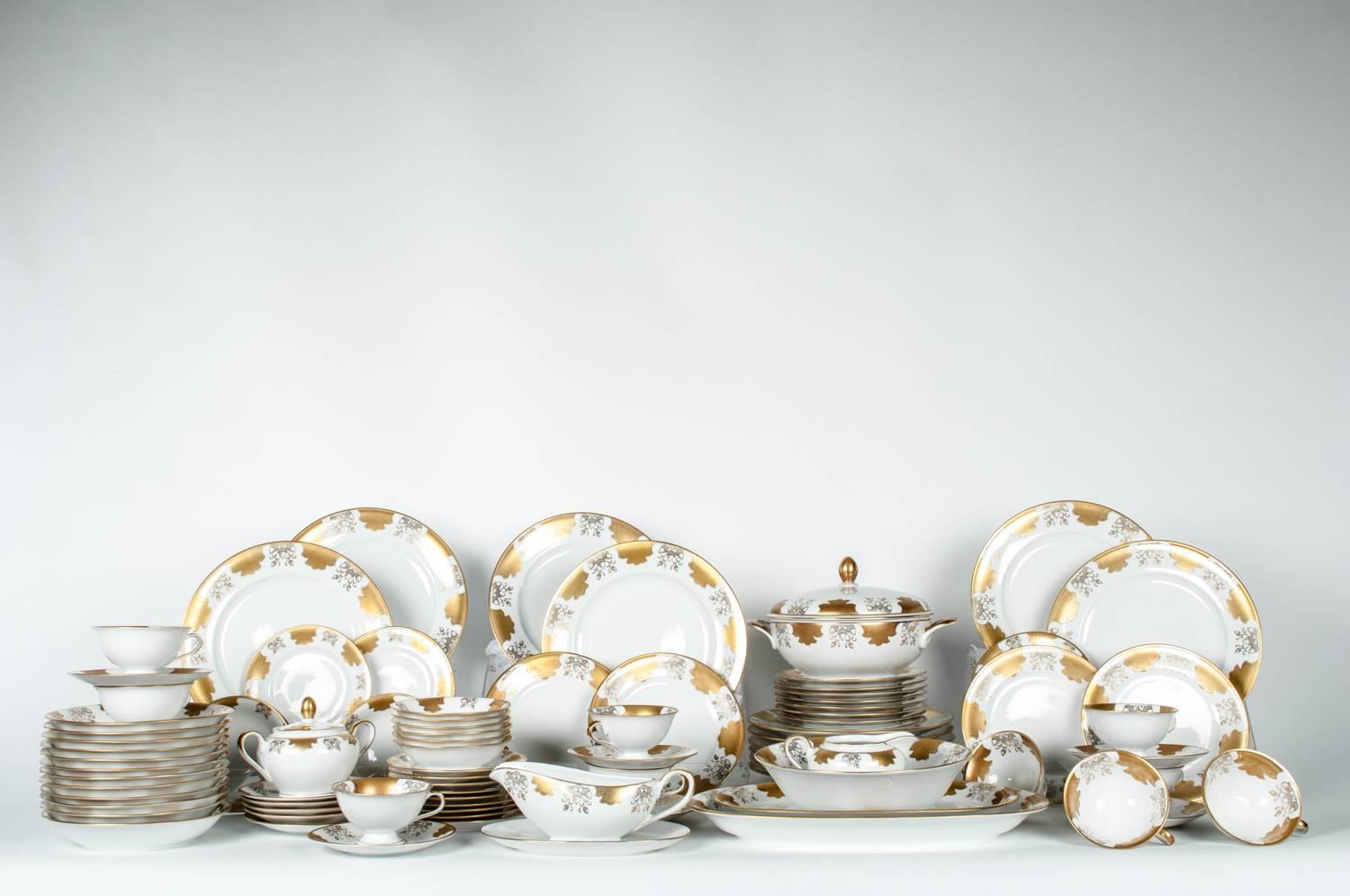Antique German Porcelain Dinner Service For Ten People . In Excellent Condition In Tarry Town, NY