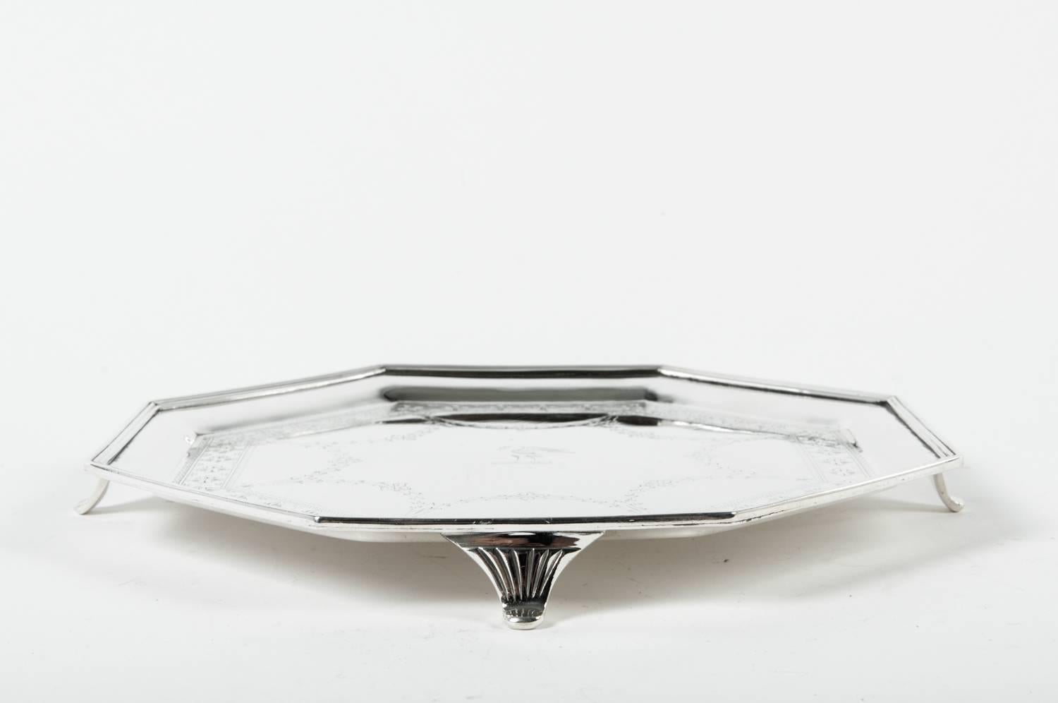 Vintage English Silver Plate Octagonal Footed Tray In Excellent Condition In Tarry Town, NY