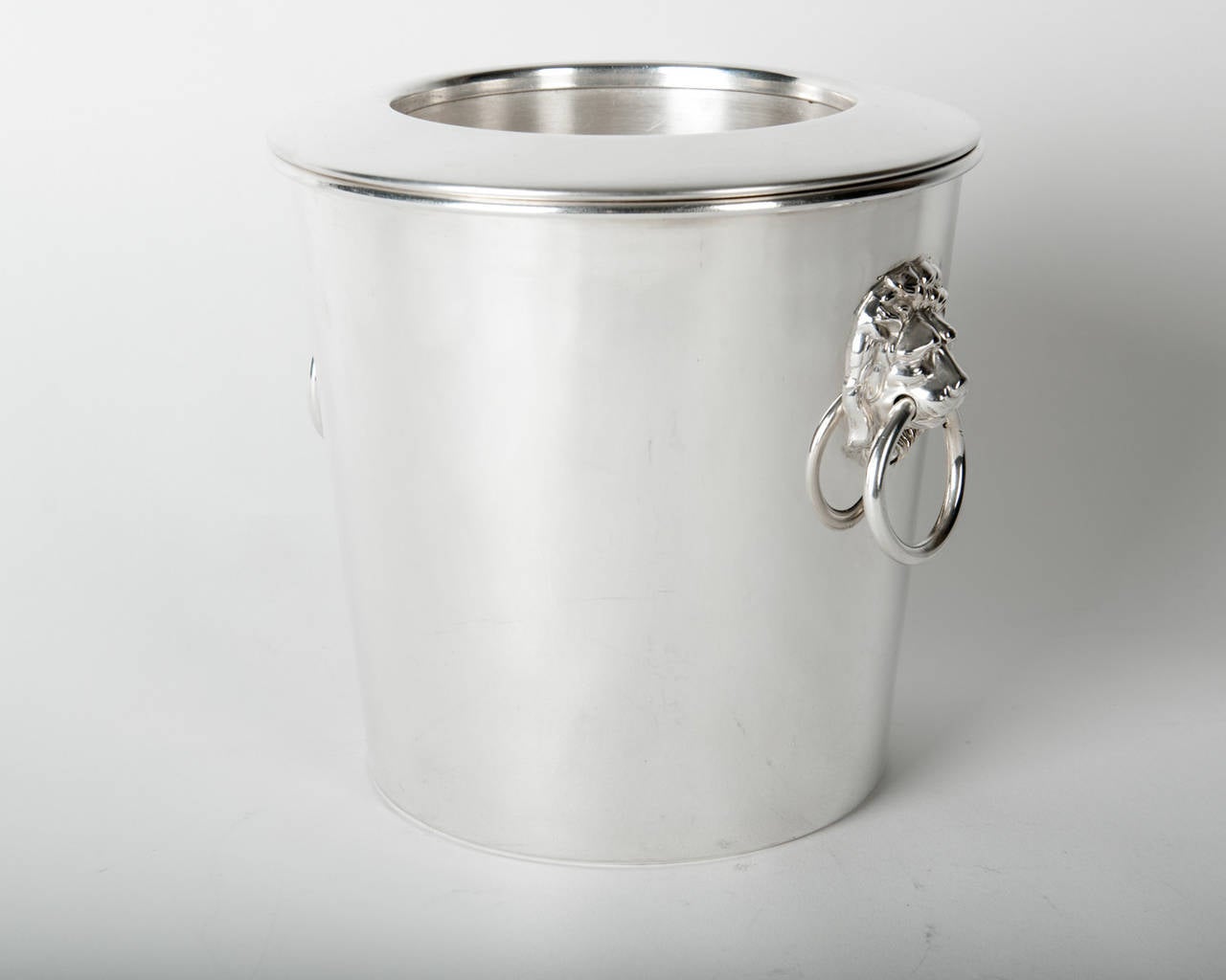 Vintage English Silver Plated Wine Cooler / Ice Bucket In Excellent Condition In Tarry Town, NY