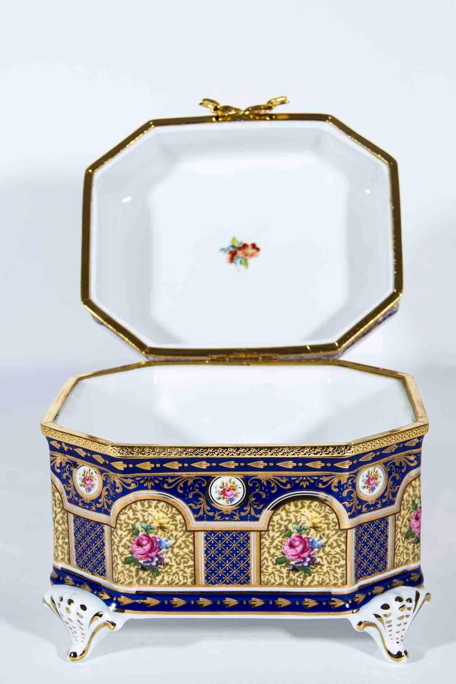 An antique Limoges porcelain footed jewelry/ box. Excellent condition. The piece measure 5 inches high x 6 inches length x 5 inches dept.