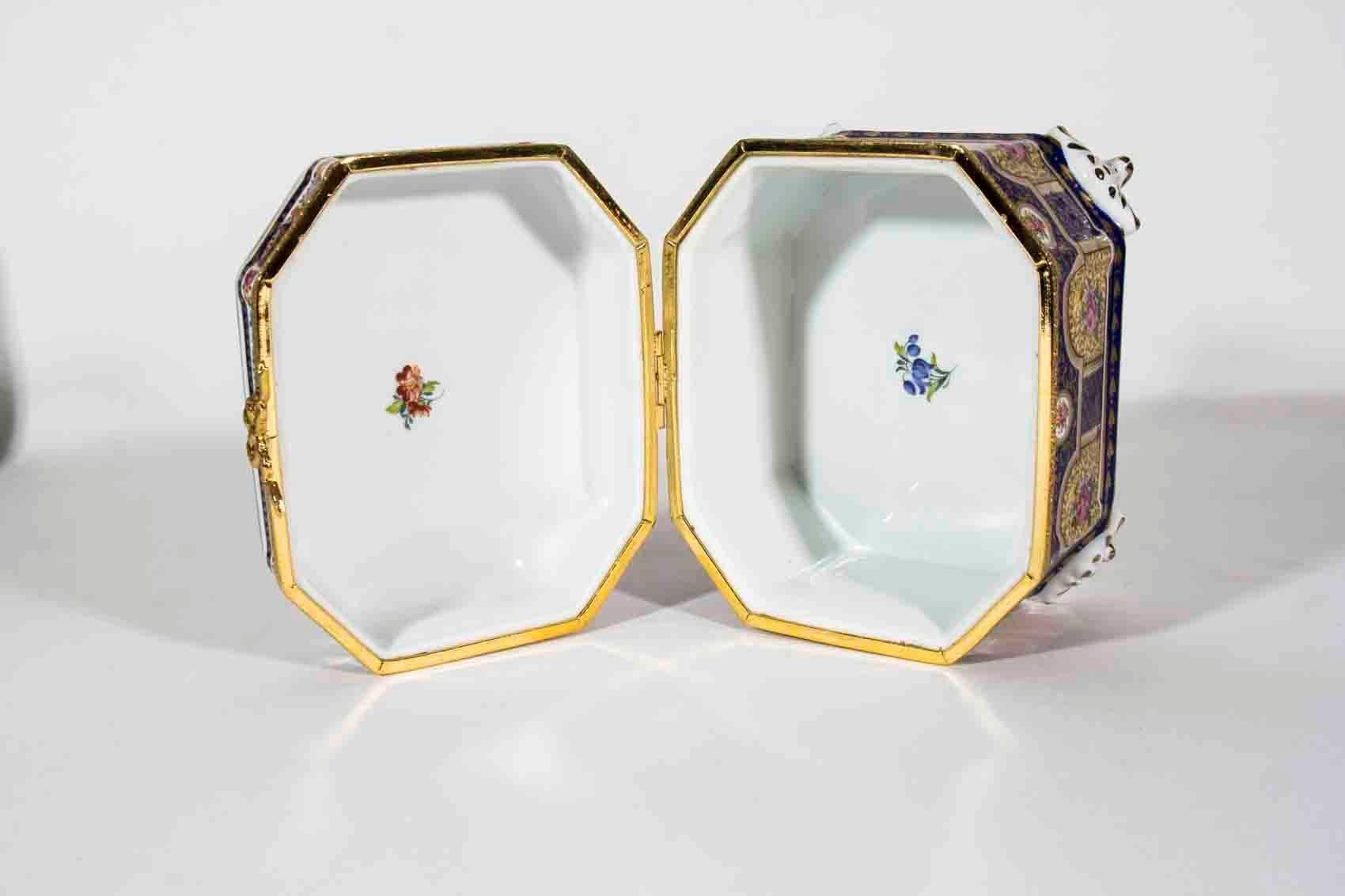 Early 20th Century Antique Limoges Porcelain Box with 24-Karat Gold Design