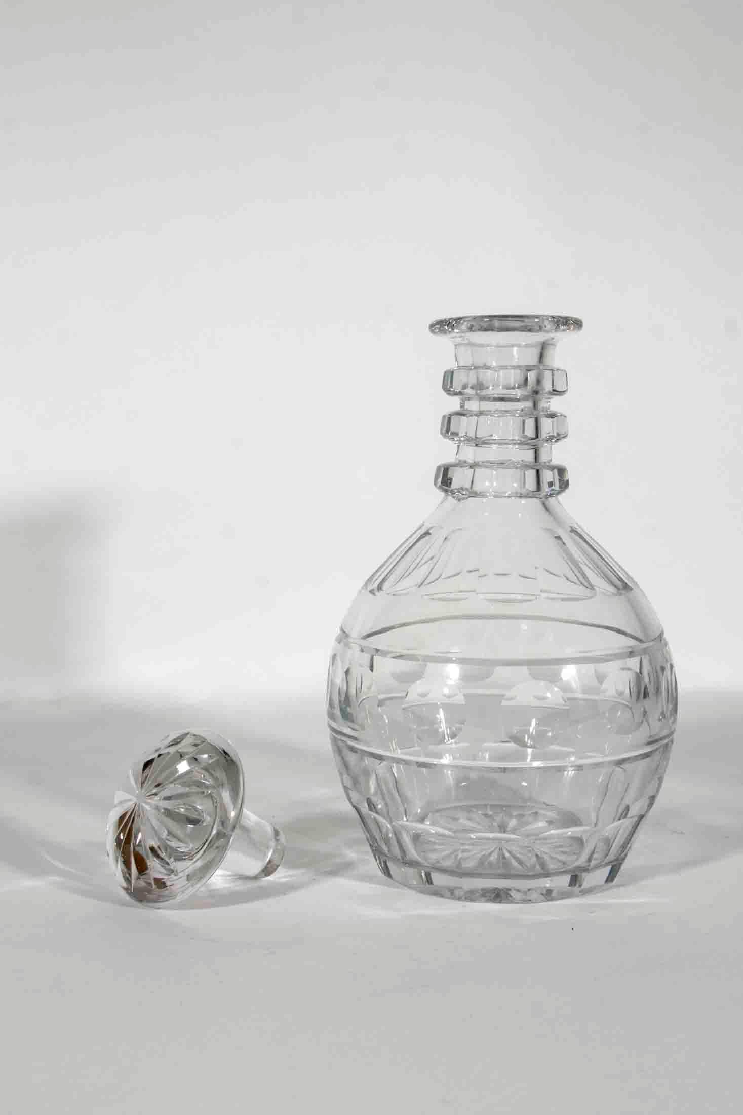 Vintage clear cut crystal decanter. Excellent condition. The piece measure 9 inches high X 4 inches diameter.