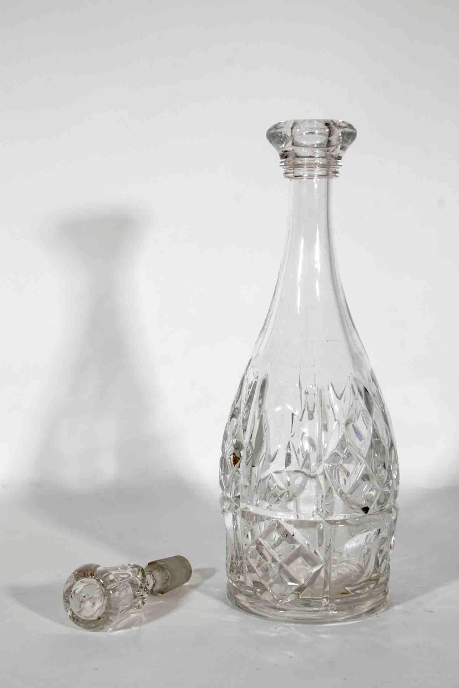 Antique clear cut crystal decanter. Excellent condition. The decanter measure 14 inches high x 4 inches diameter.