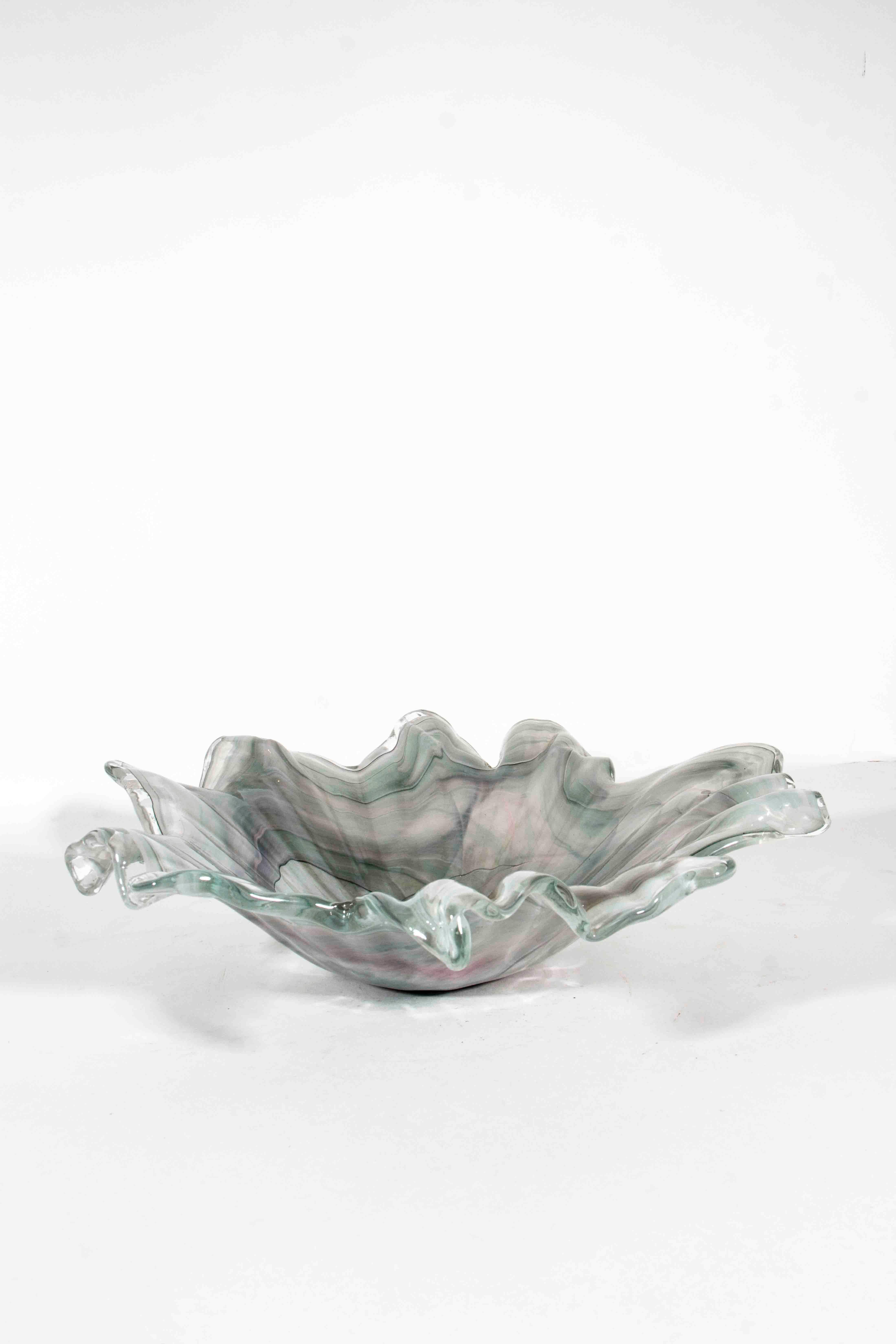Vintage Murano handblown glass bowl/centerpiece in excellent condition. Measures 4