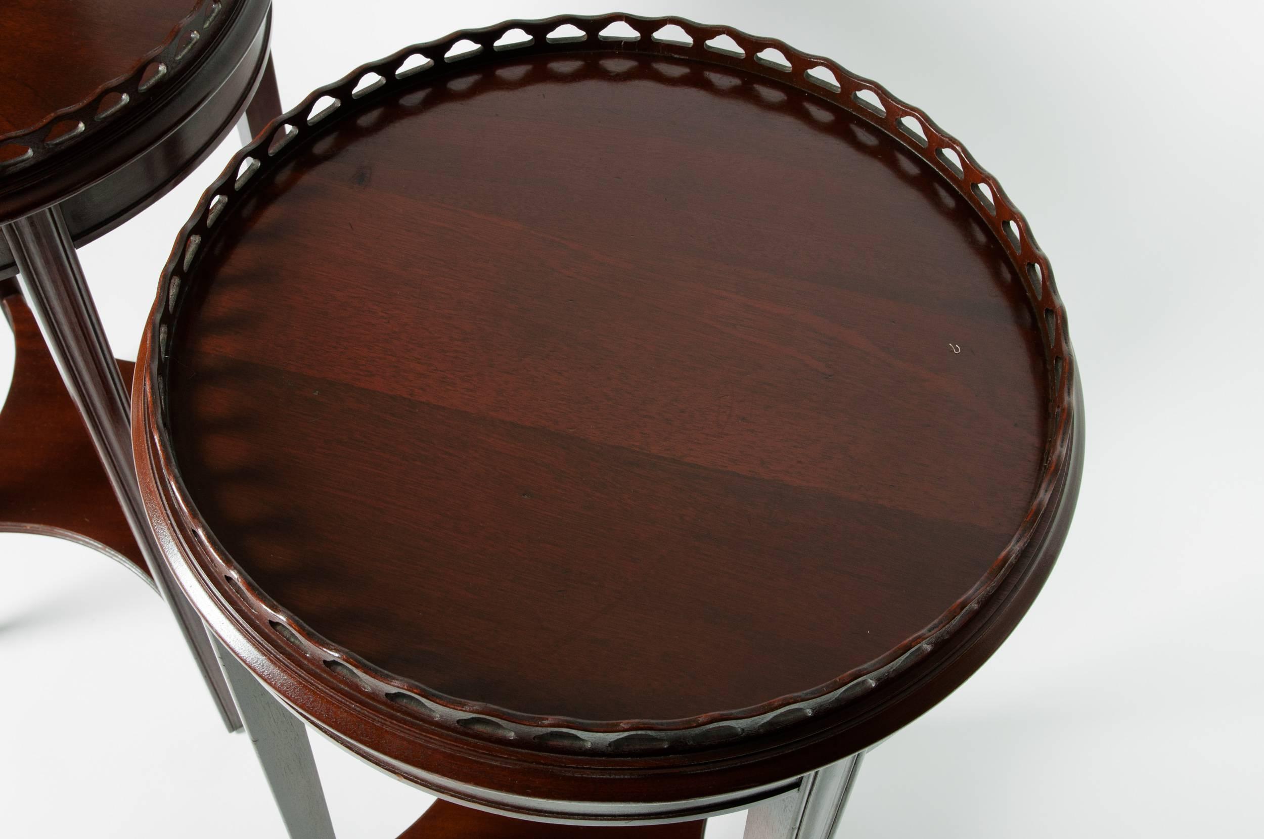 Early 20th Century Antique Pair of Round Mahogany End Tables