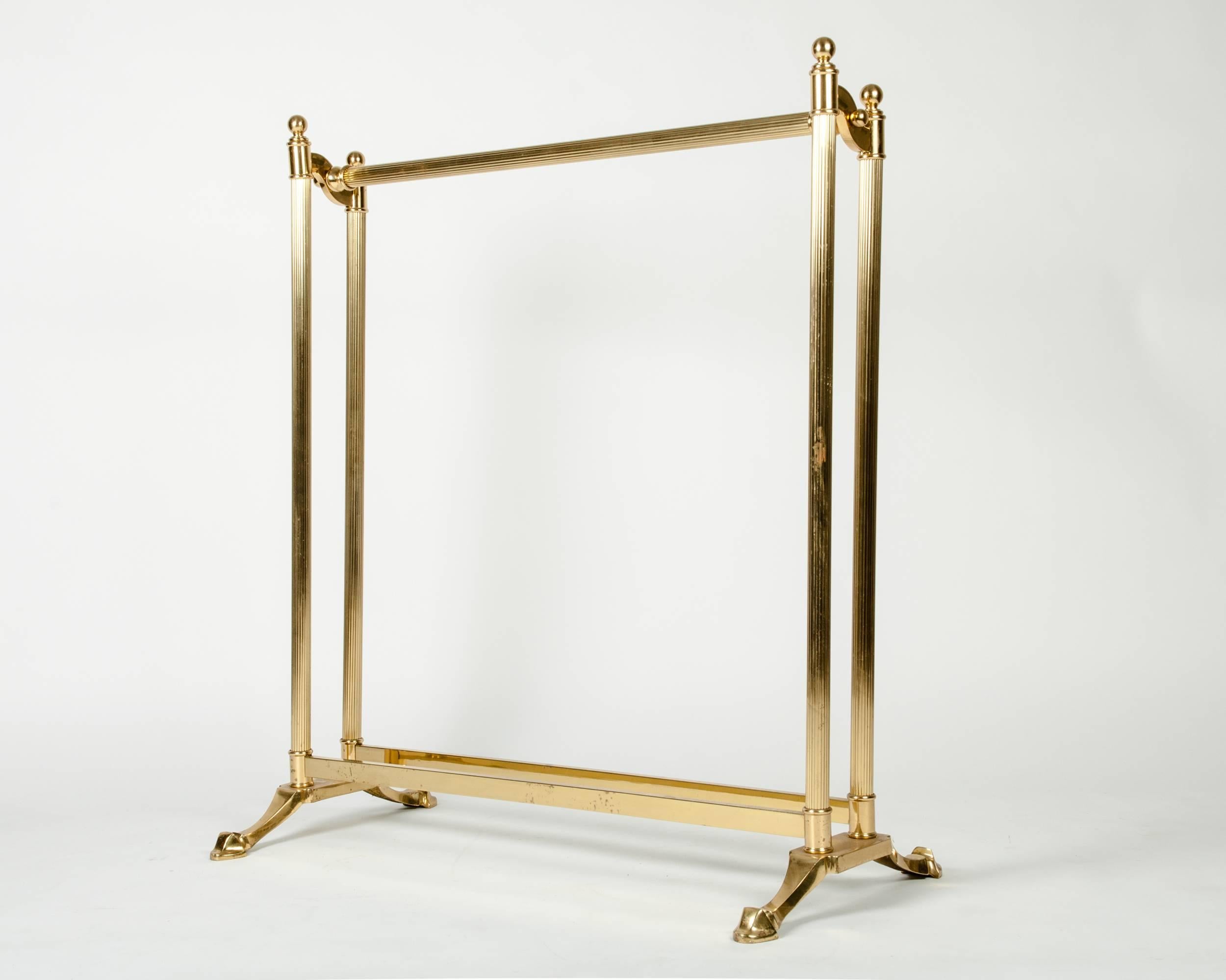 Vintage solid brass bedroom display linen rack. The display rack measure 32 inches high x 30 inches width.