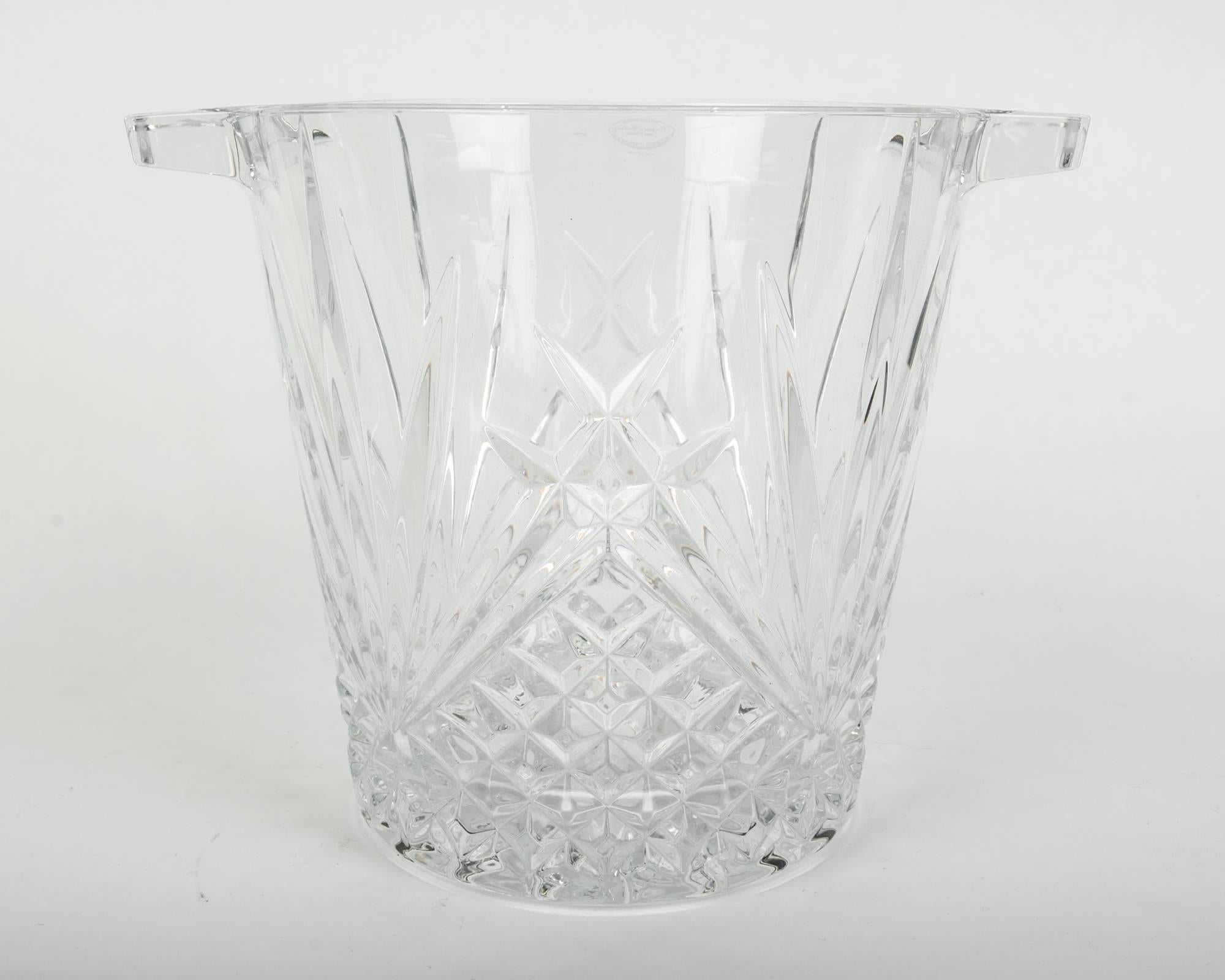Vintage French cut crystal ice bucket / cooler. The ice bucket measure 8 inches high X 10 inches top diameter.
