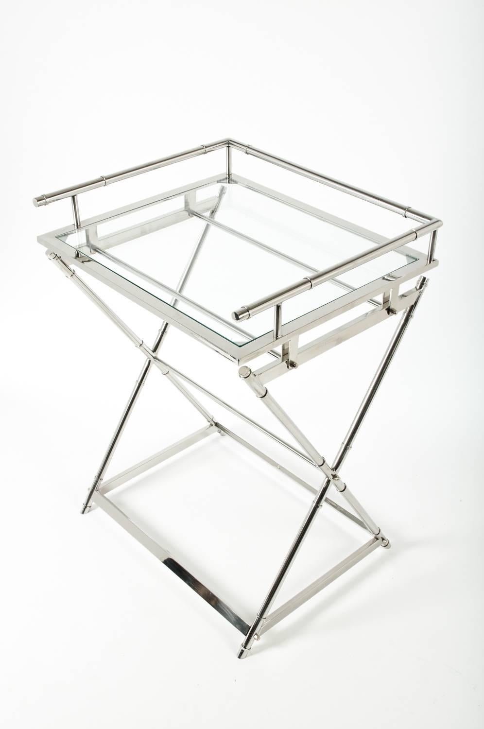 Mid-Century Art Deco glass top bar cart. The bar cart measure 23.5 inches depth x 33 inches high x 20 inches width. From floor to the glass it's 30 inches high.