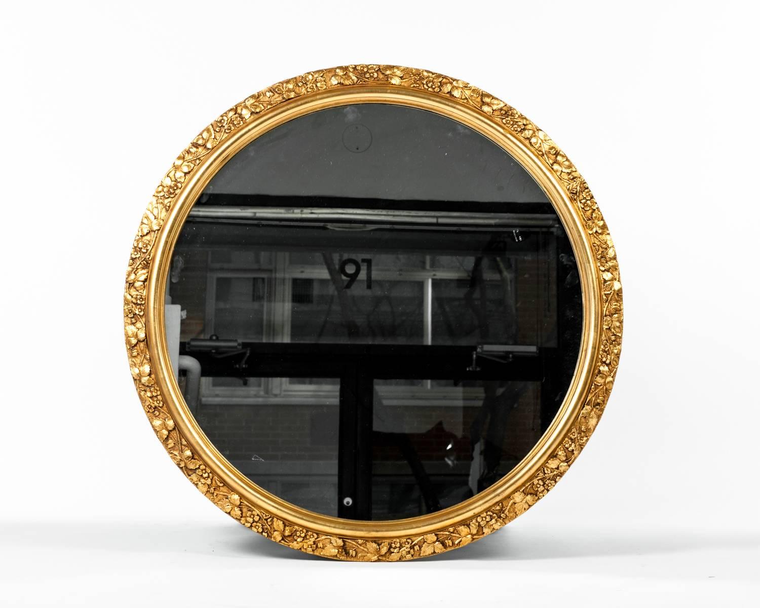 Vintage Round Wooden Frame Gilded Wall Mirror. Excellent Condition . The Round Mirror Measure 33 inches Diameter.