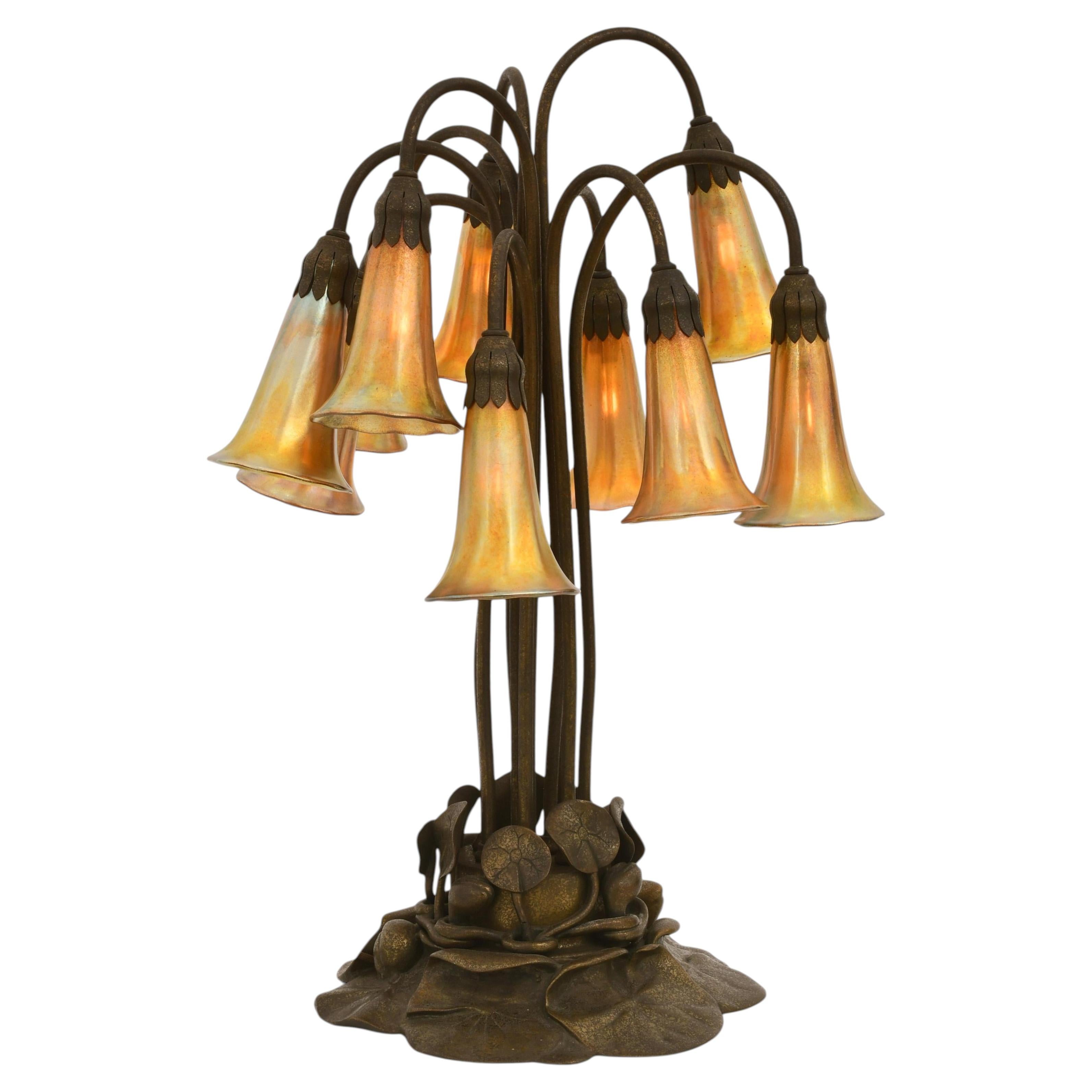 Lampe de table ancienne « Lily » à dix lumières en verre Favrile, signée Tiffany Studios New York