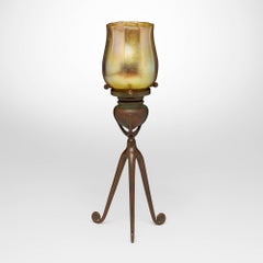 Antiker dreifüßiger Kerzenleuchter von Tiffany Studios mit Favrile-Glasschirm