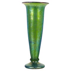 Trompetenvase aus irisiertem Kunstglas von Loetz in Blau-Grün