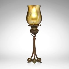 Chandelier antique à trois pieds de Tiffany Studios, avec abat-jour en verre Favrile à motif de plumes