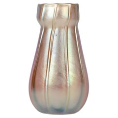 Jarrón para flores de cristal Favrile de Tiffany Studios. Tiffany Studios, Nueva York, hacia 1920