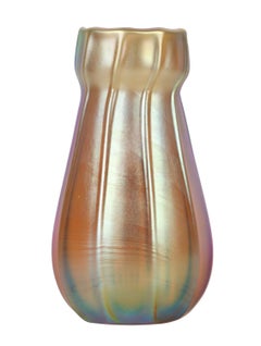 Jarrón para flores de cristal Favrile de Tiffany Studios. Tiffany Studios, Nueva York, hacia 1920