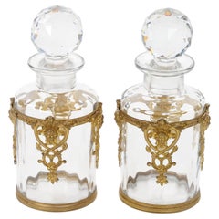 Antikes Paar französische Kosmetik-/Parfümflaschen aus Baccarat-Glas mit vergoldeten Bronzebeschlägen